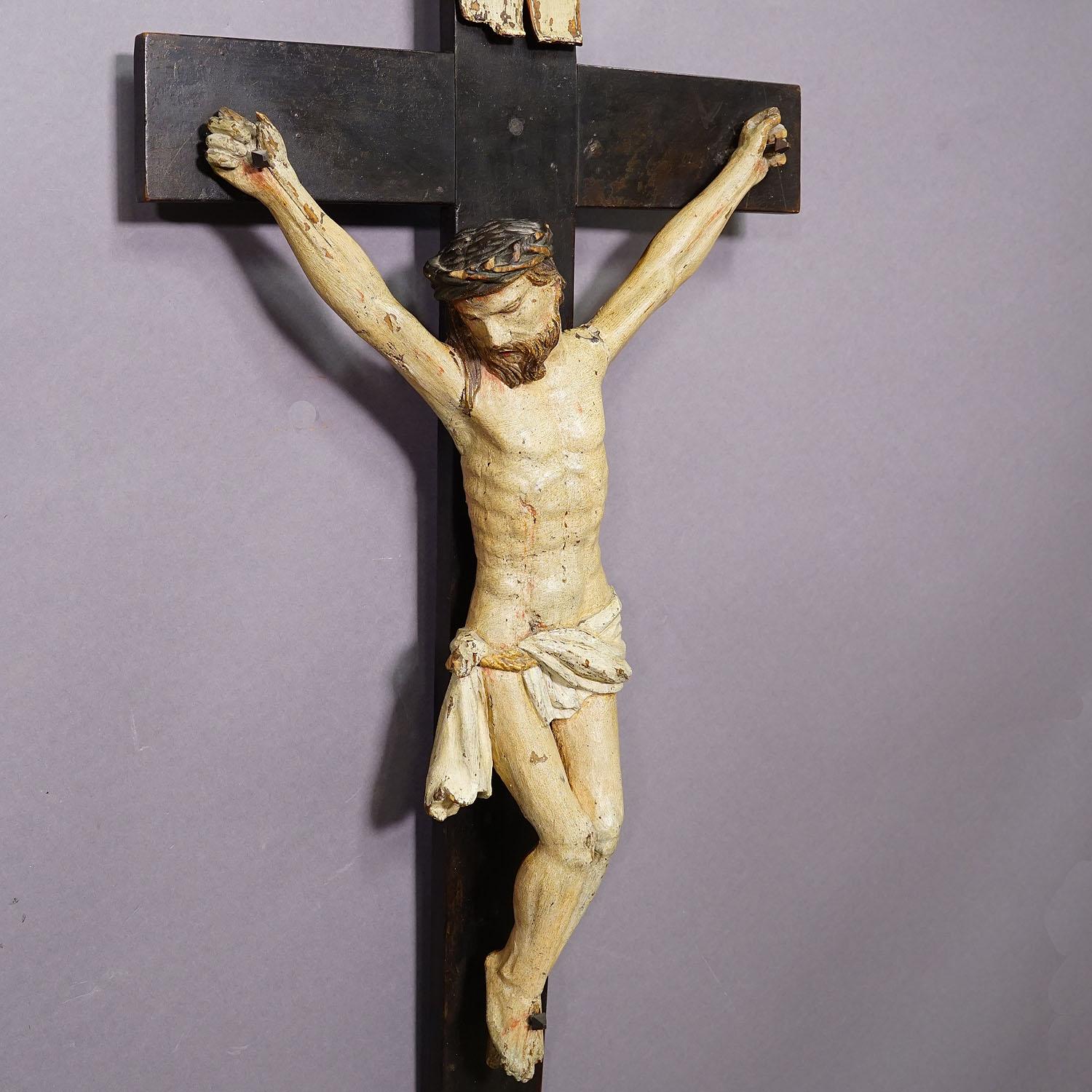 19th Century Bavarian Wooden Carved Crucifix In Good Condition For Sale In Berghuelen, DE