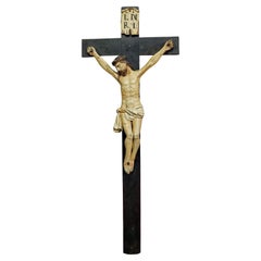 Crucifix bavarois du 19ème siècle en bois sculpté