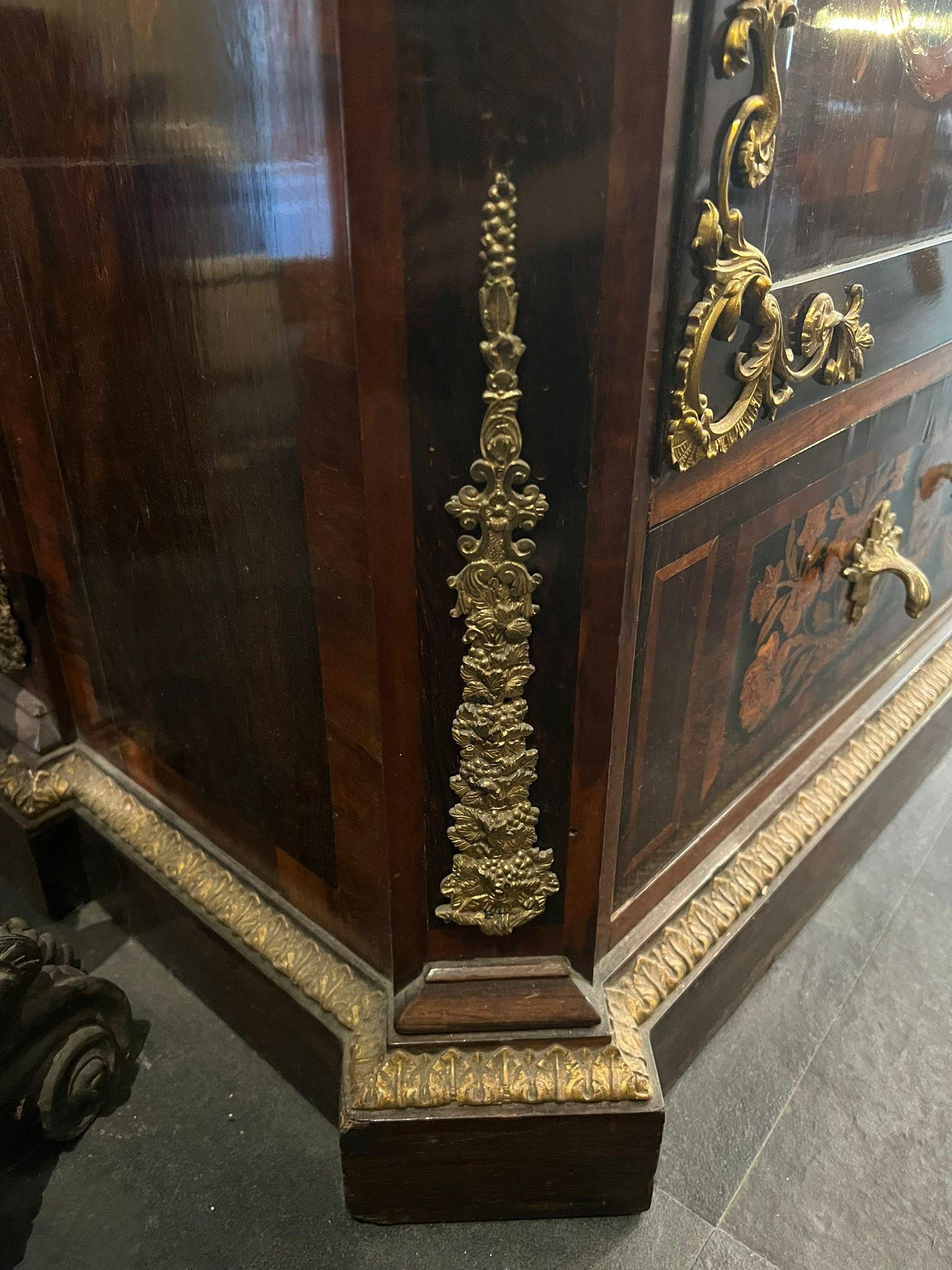 Belle armoire ancienne du 19ème siècle en vente 1