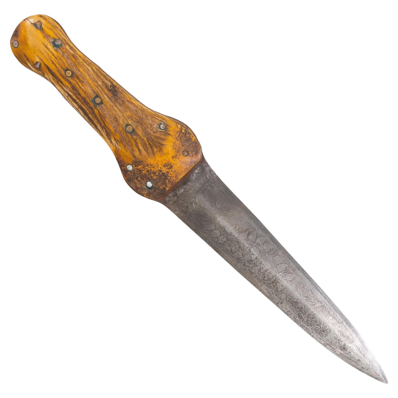 19th Century Beaver Tail Bowie Knife in vendita