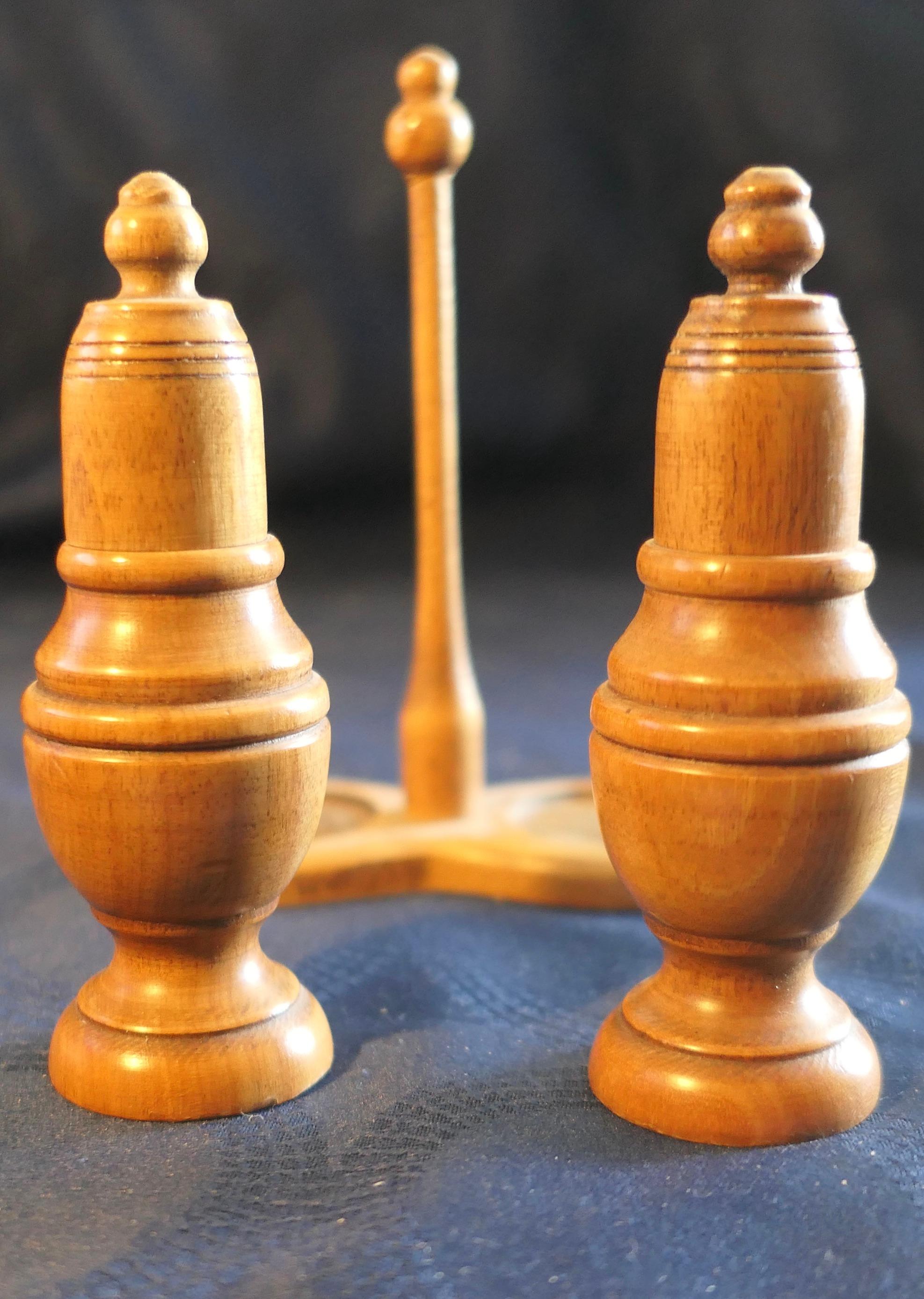19th Century Beech Treen Salt and Pepper Shakers on Stand    In Good Condition For Sale In Chillerton, Isle of Wight