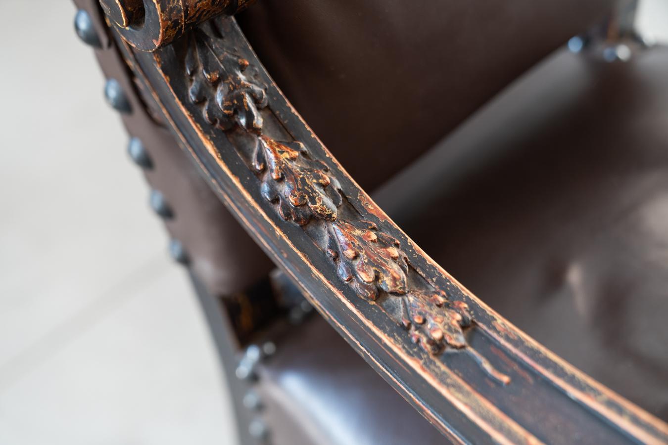 19th Century Beechwood, Metal, and Leather Throne In Good Condition For Sale In Manzano, IT
