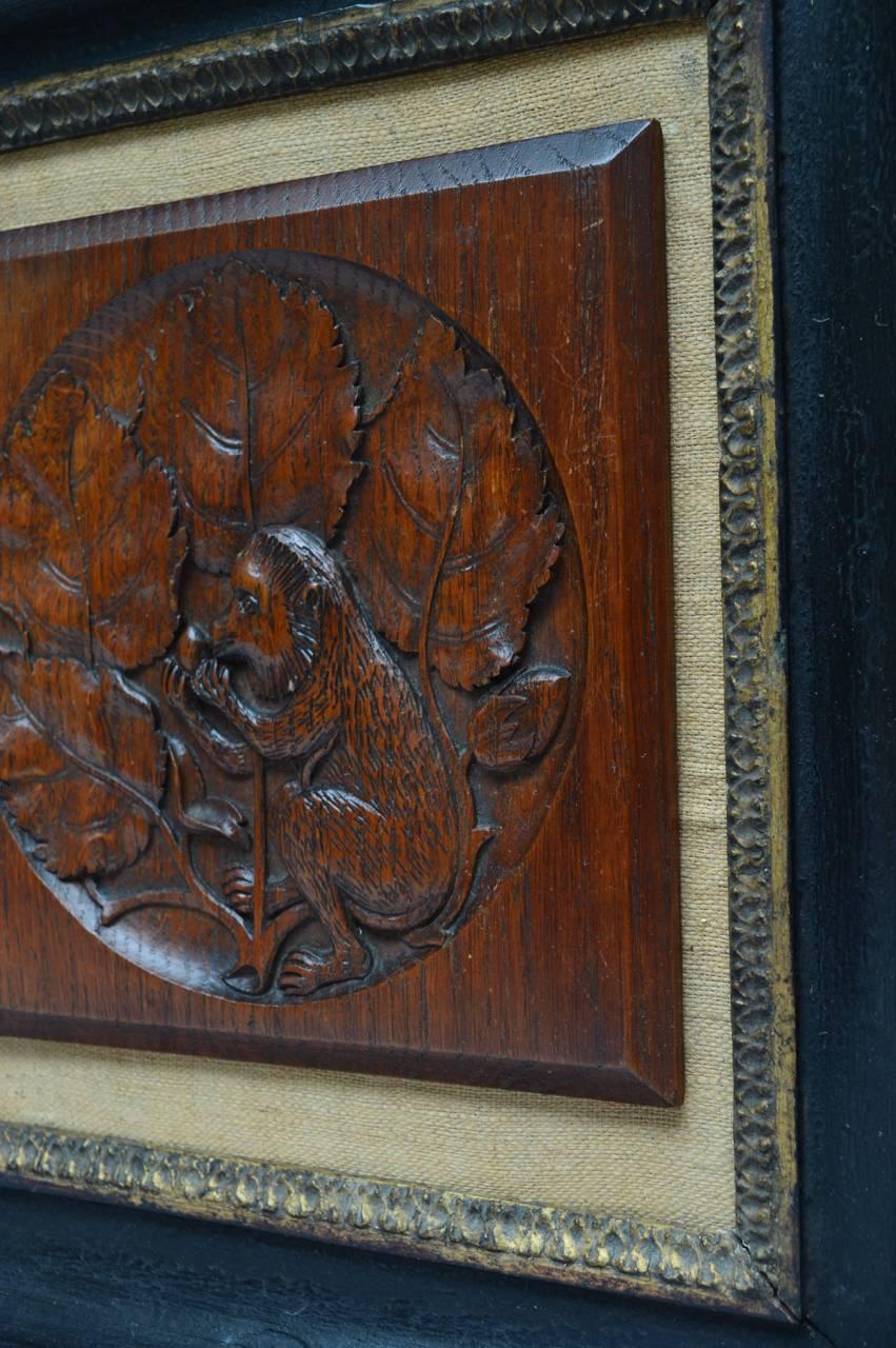 19th Century Belgian Art Nouveau Carved Wood Plaque Depicting a Monkey In Good Condition For Sale In Antwerp, BE