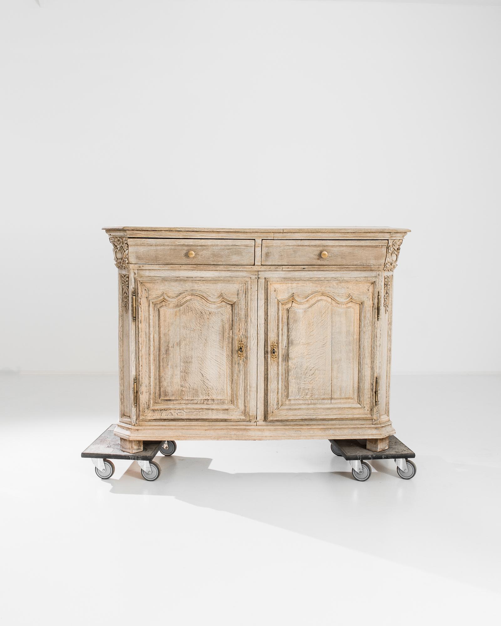 Transport yourself to 19th-century Belgium with this exquisitely fashioned oak buffet. Crafted with an elegant blend of light wood and resplendent gold accents, it exudes sophistication while promising enduring functionality. Open the drawers to