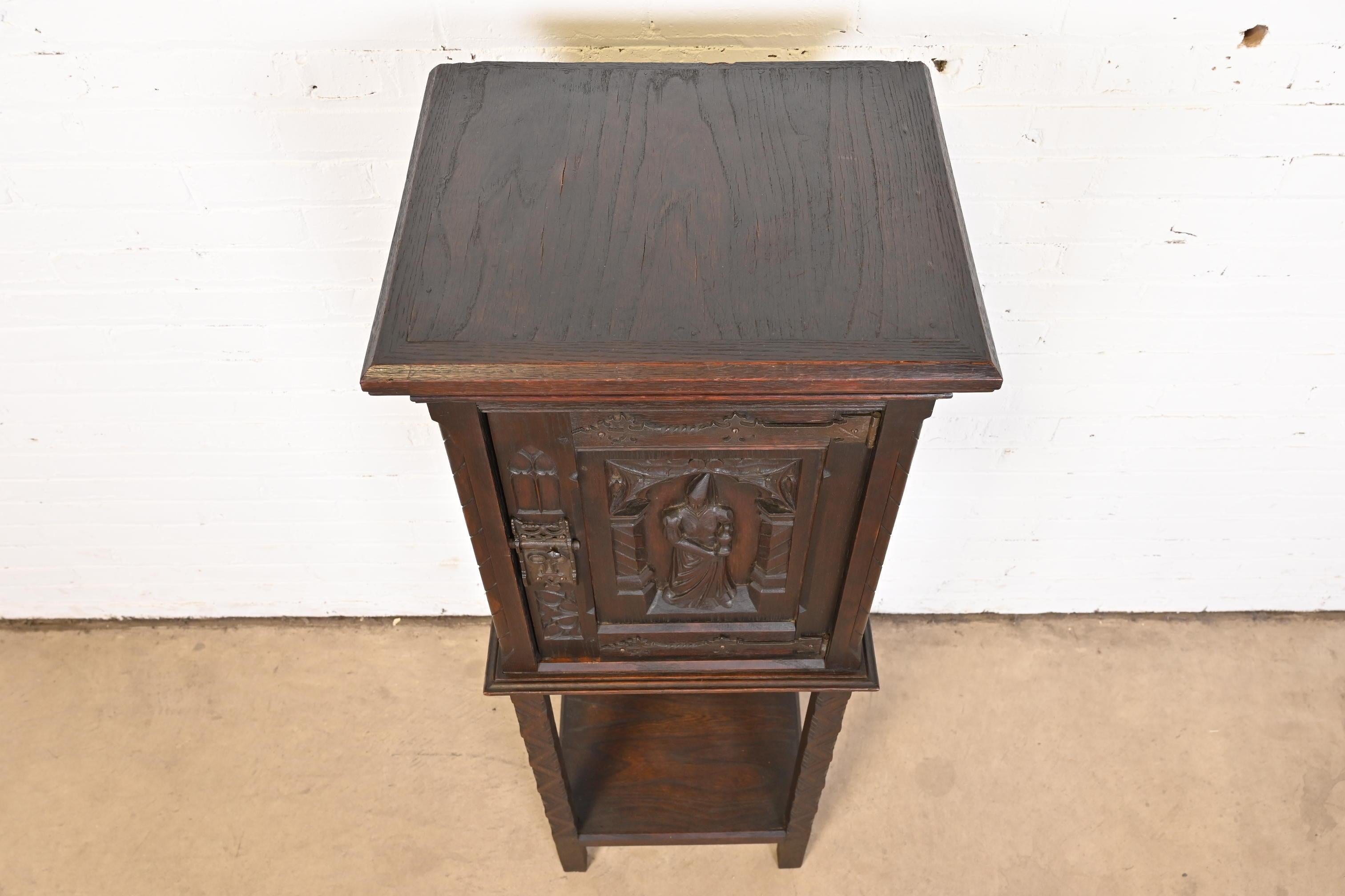 19th Century Belgian Gothic Revival Carved Dark Oak Bar Cabinet For Sale 6