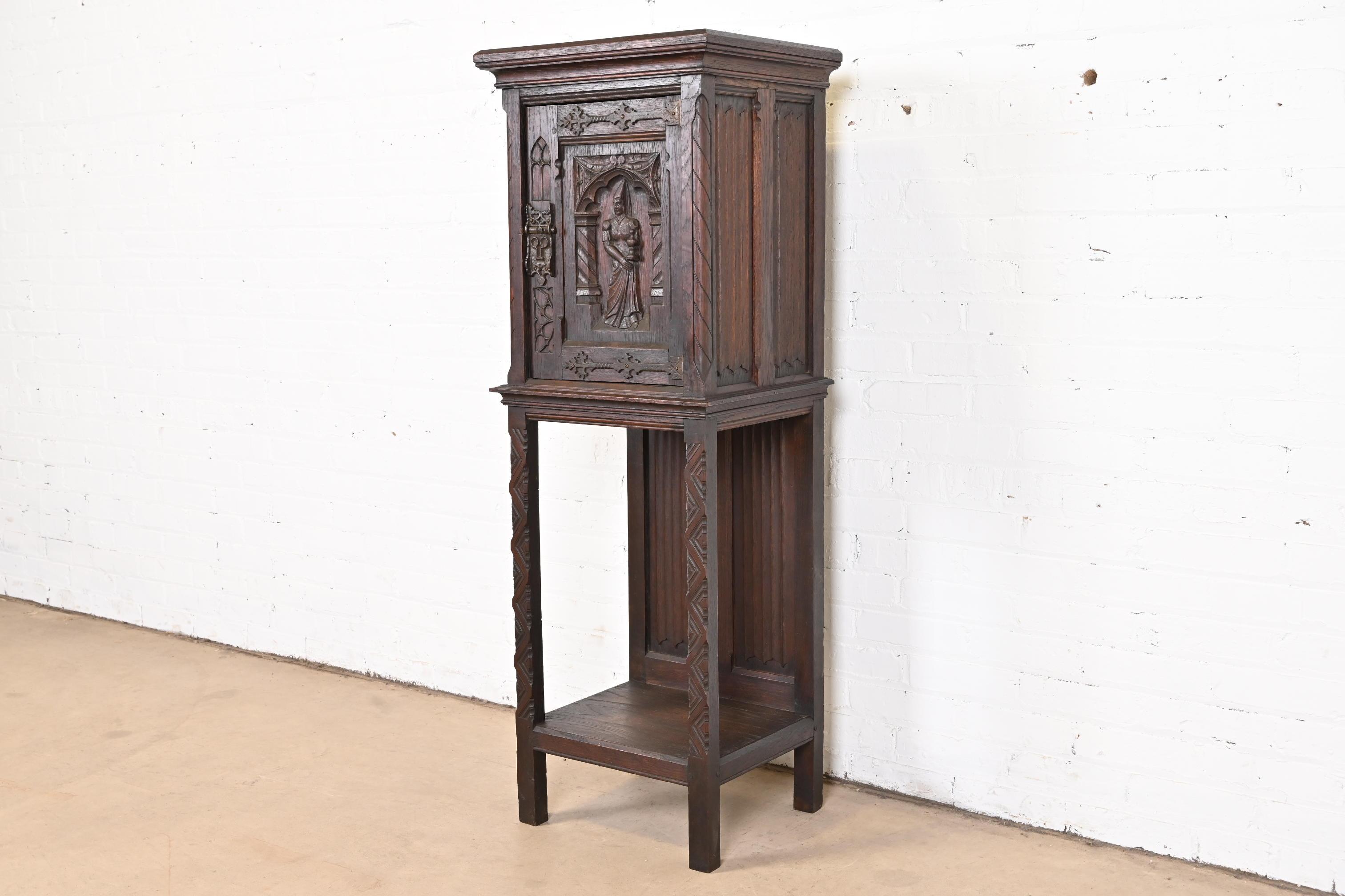 19th Century Belgian Gothic Revival Carved Dark Oak Bar Cabinet In Good Condition For Sale In South Bend, IN