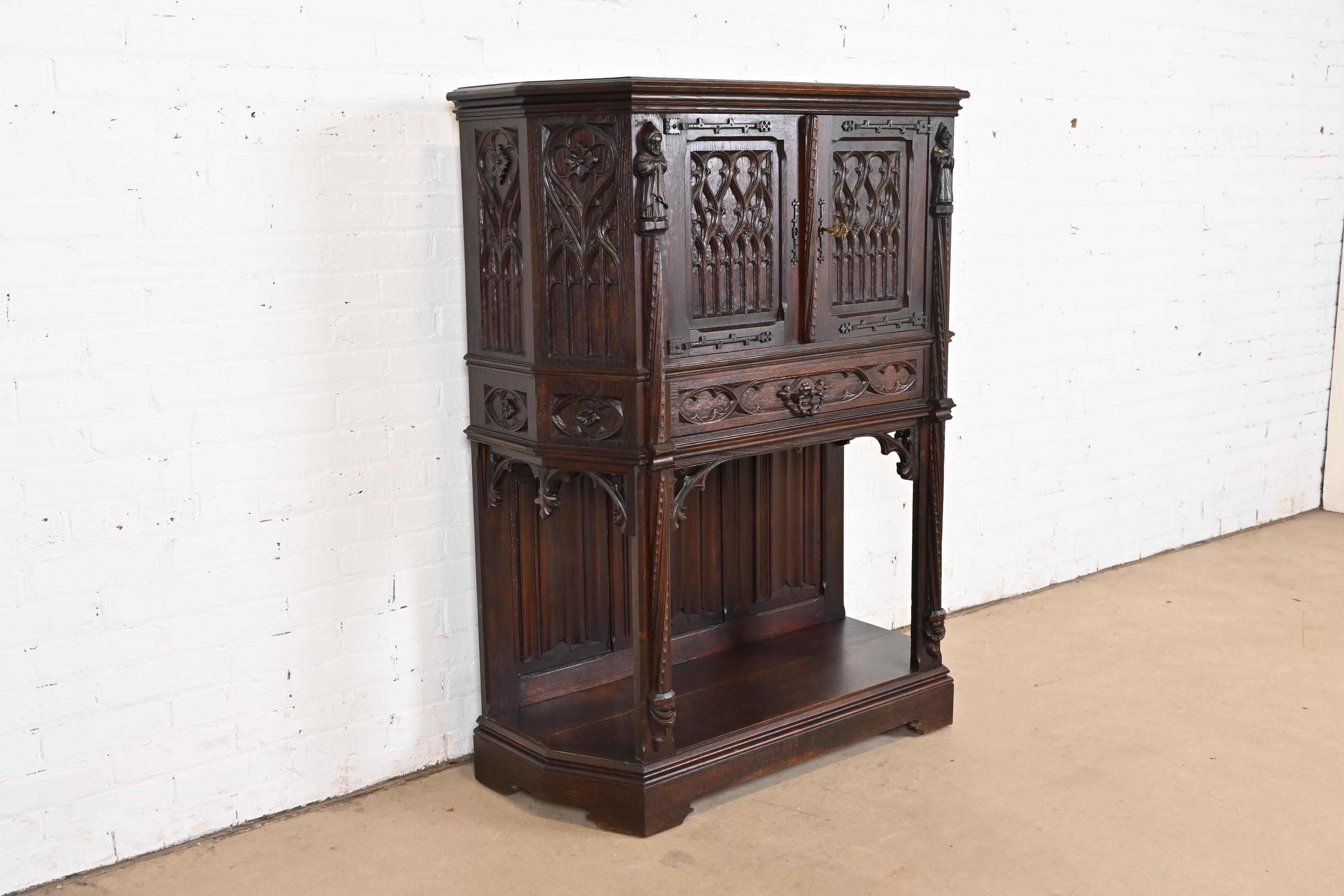 19th Century Belgian Gothic Revival Carved Dark Oak Bar Cabinet In Good Condition For Sale In South Bend, IN