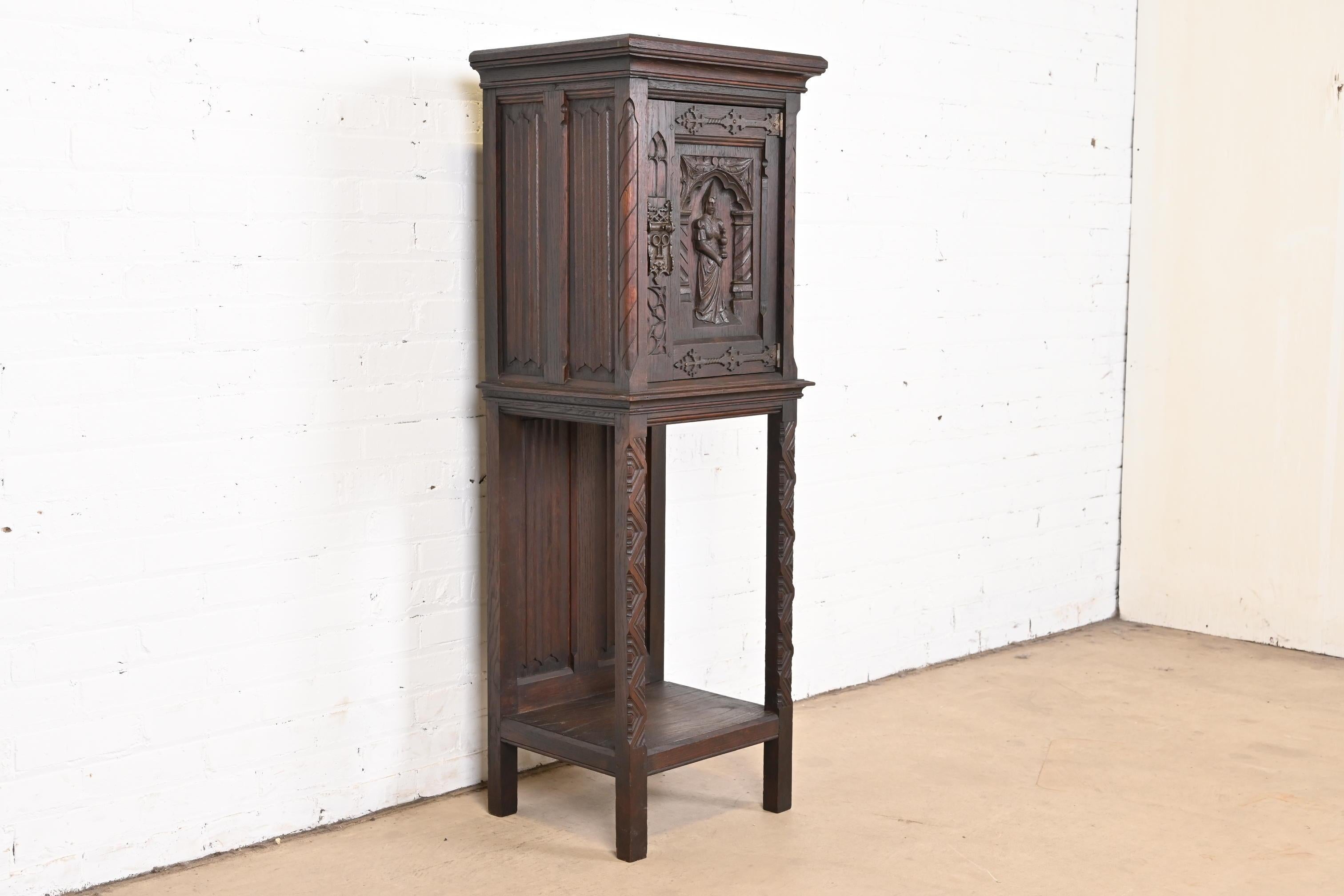 19th Century Belgian Gothic Revival Carved Dark Oak Bar Cabinet For Sale 1