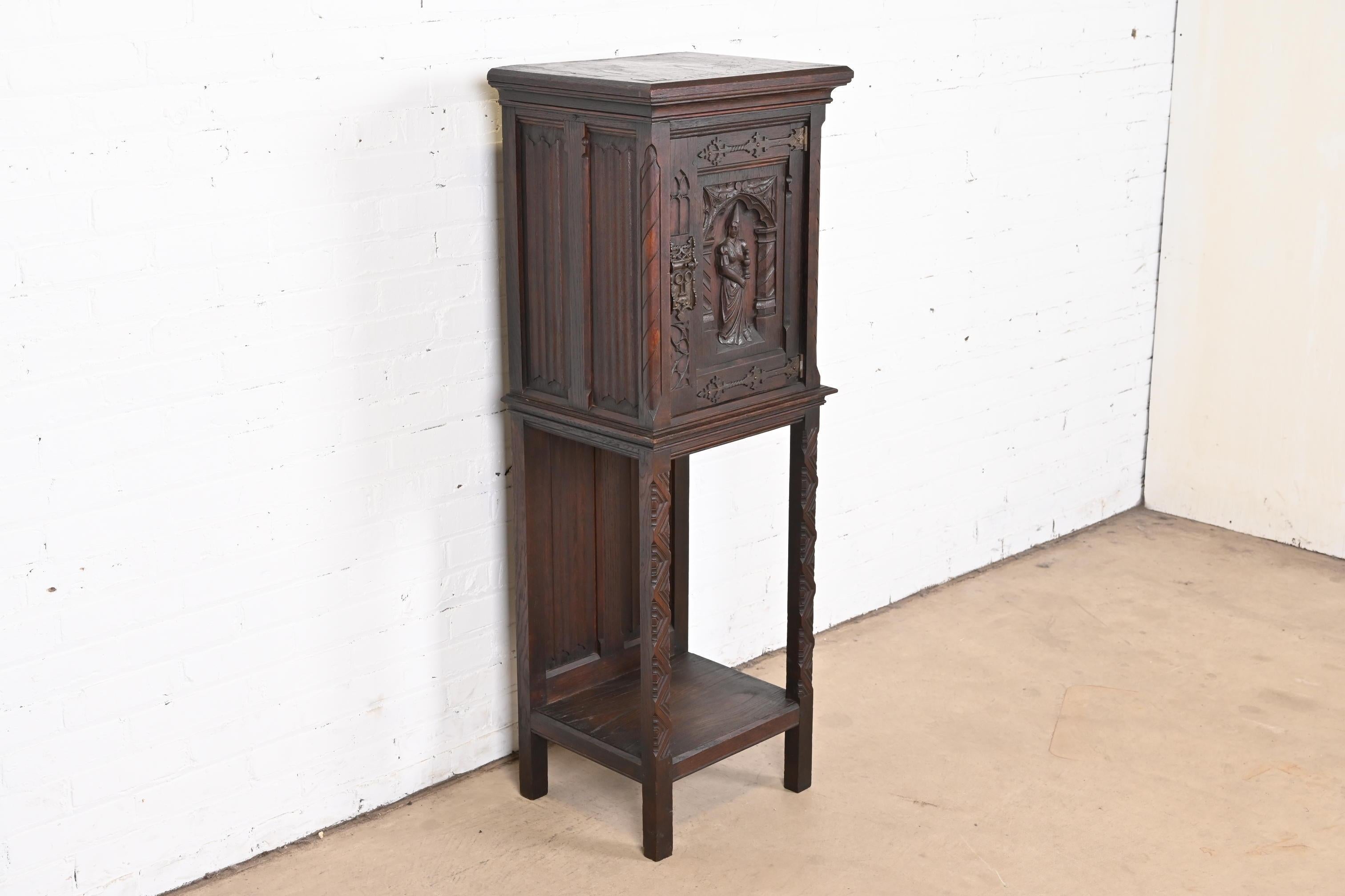 19th Century Belgian Gothic Revival Carved Dark Oak Bar Cabinet For Sale 2