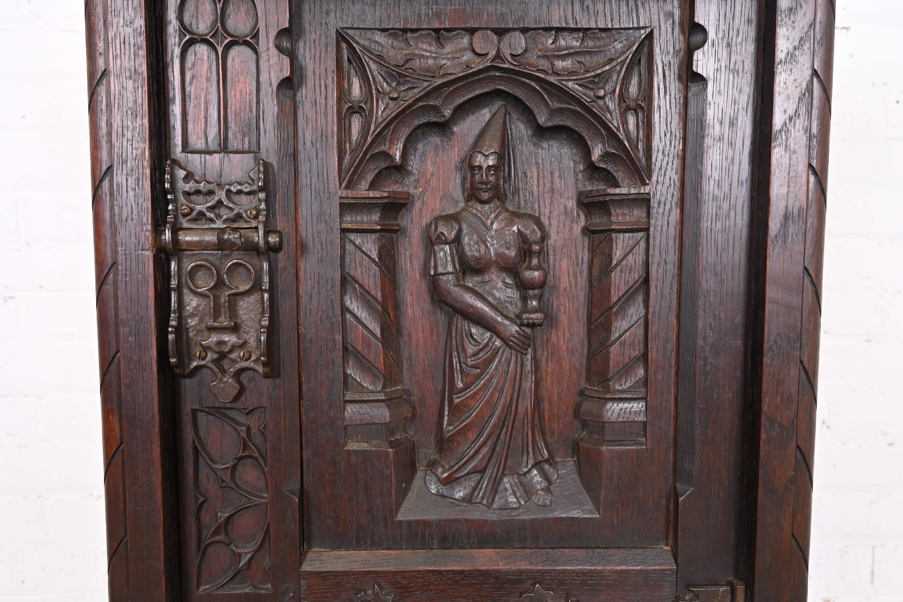 19th Century Belgian Gothic Revival Carved Dark Oak Bar Cabinet For Sale 4