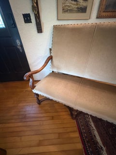 Belgisches Sofa im Louis-XIII-Stil aus dem 19. Jahrhundert, aus geschnitztem Eichenholz und mit Samt bezogen, mit hoher Rückenlehne
