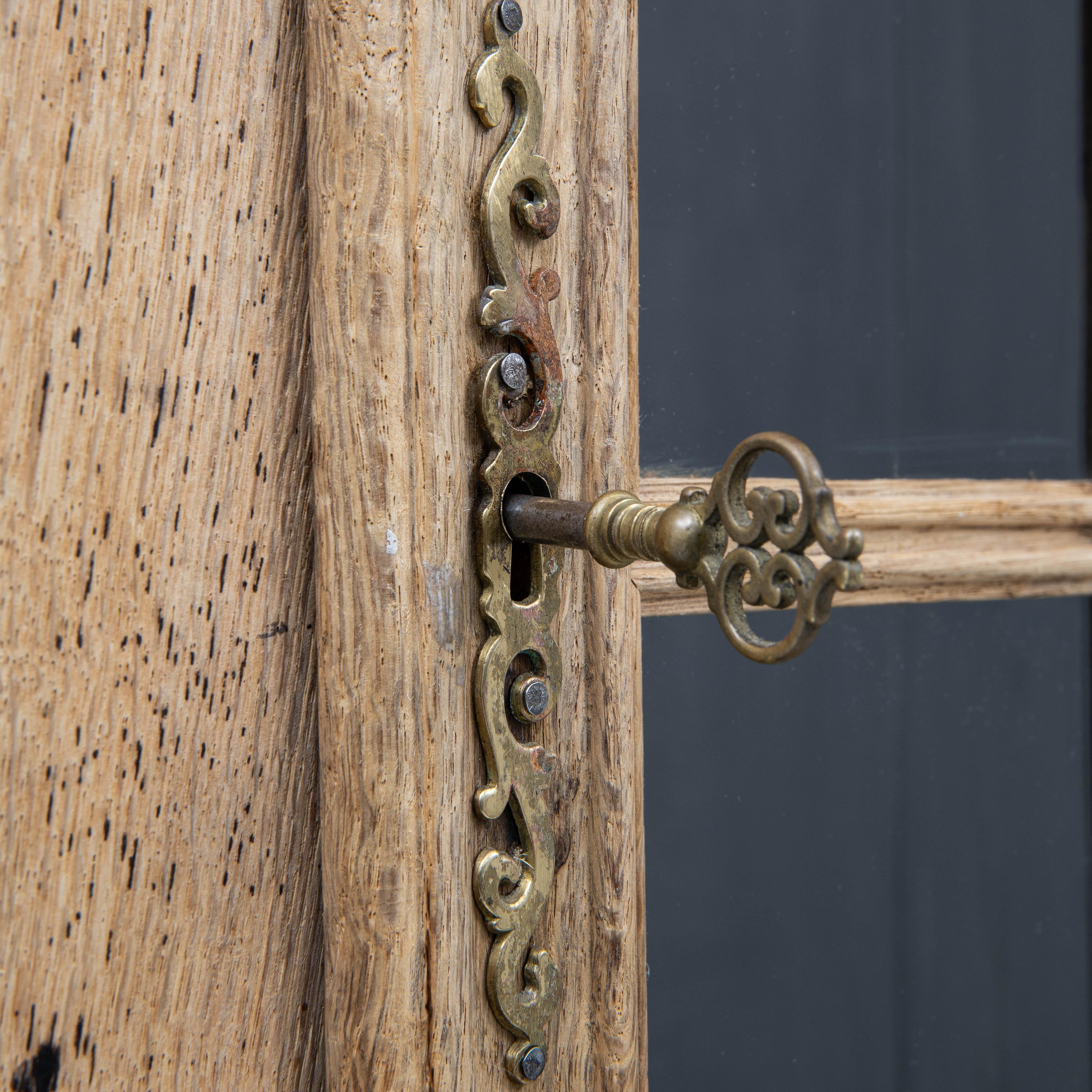 Gabinetto belga Luigi XV in Oak del XIX secolo in vendita 10