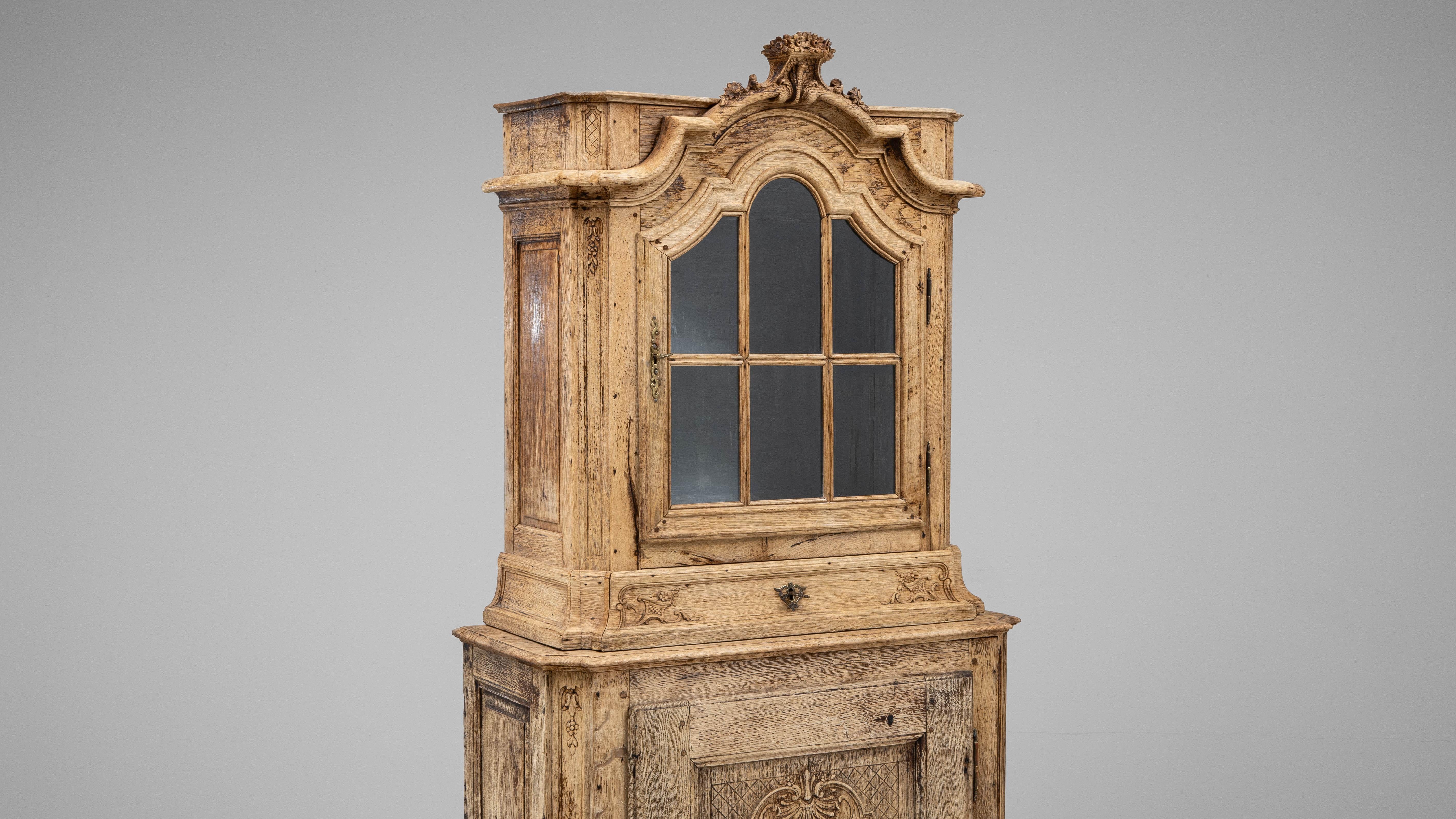 Gabinetto belga Luigi XV in Oak del XIX secolo in vendita 4