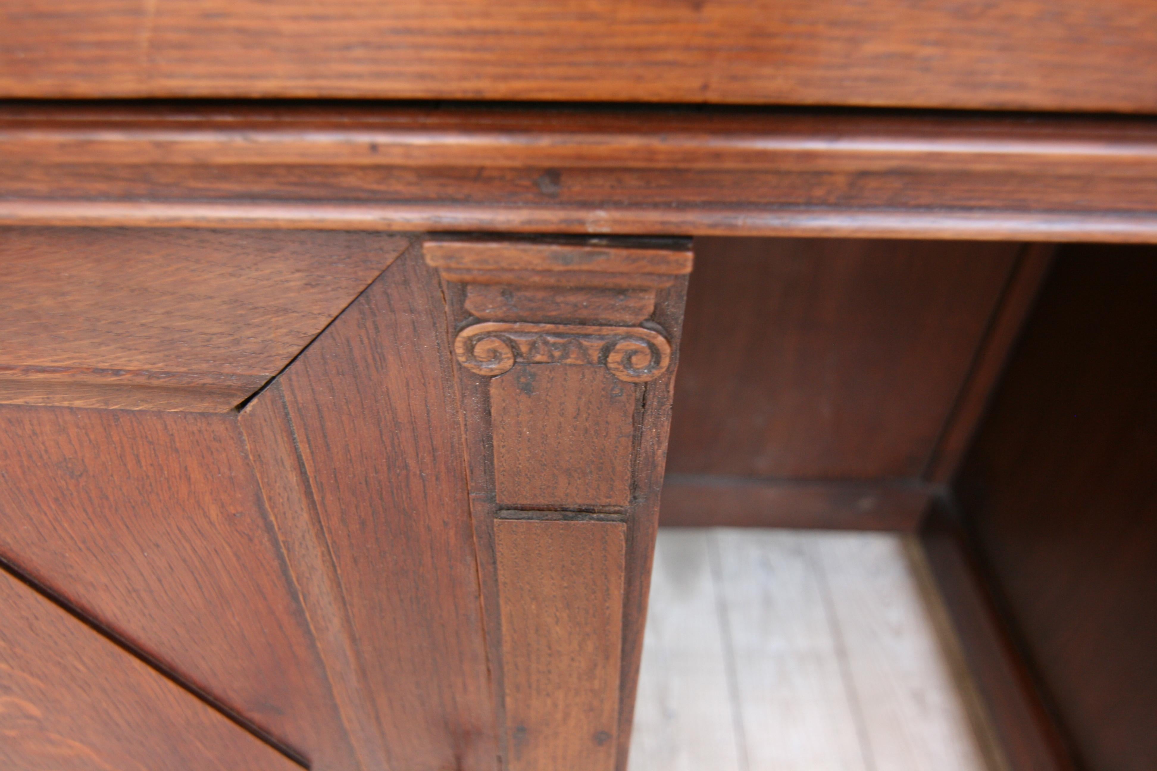 19th Century Belgian Notary Desk Made of Oak For Sale 6