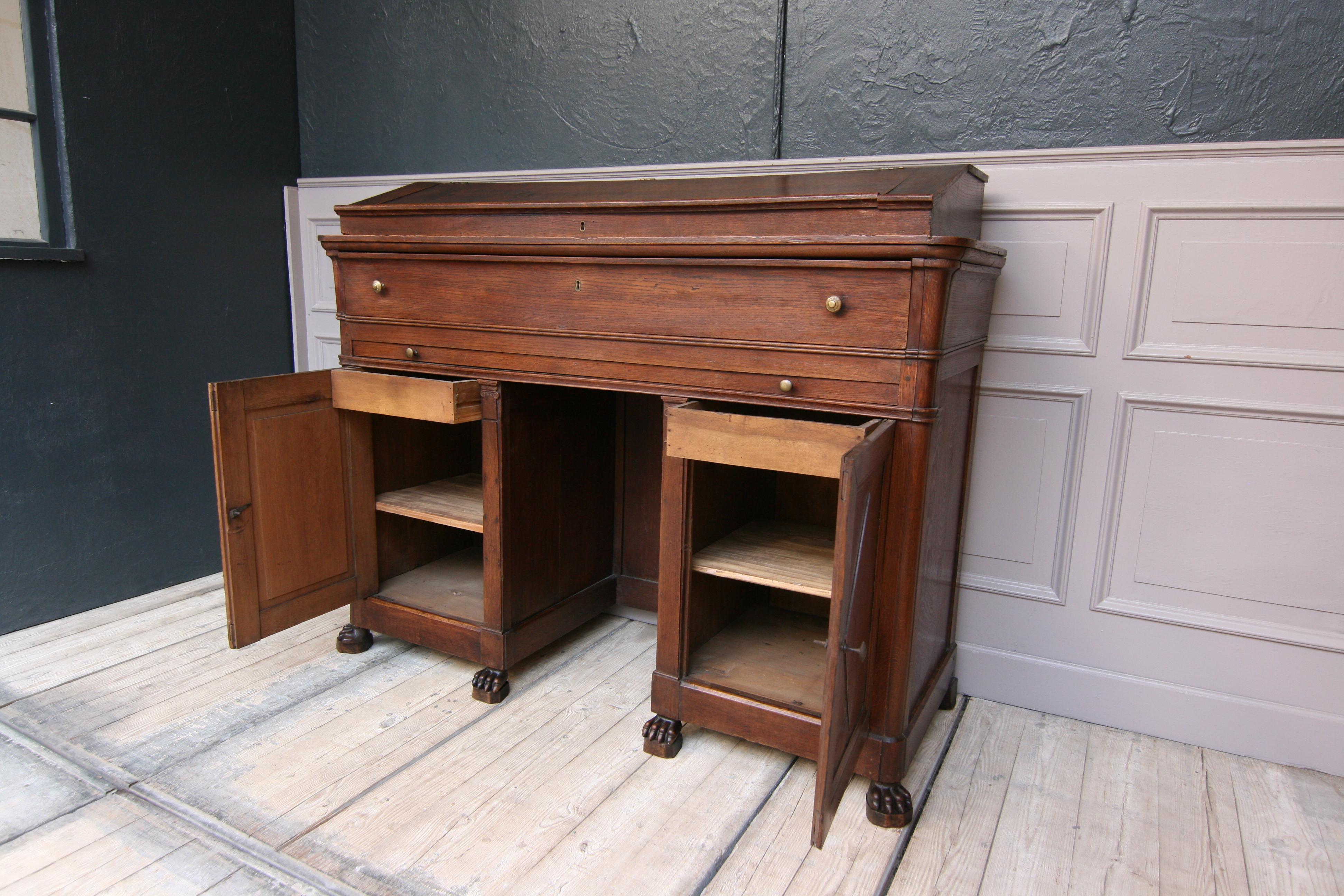 19th Century Belgian Notary Desk Made of Oak In Good Condition For Sale In Dusseldorf, DE