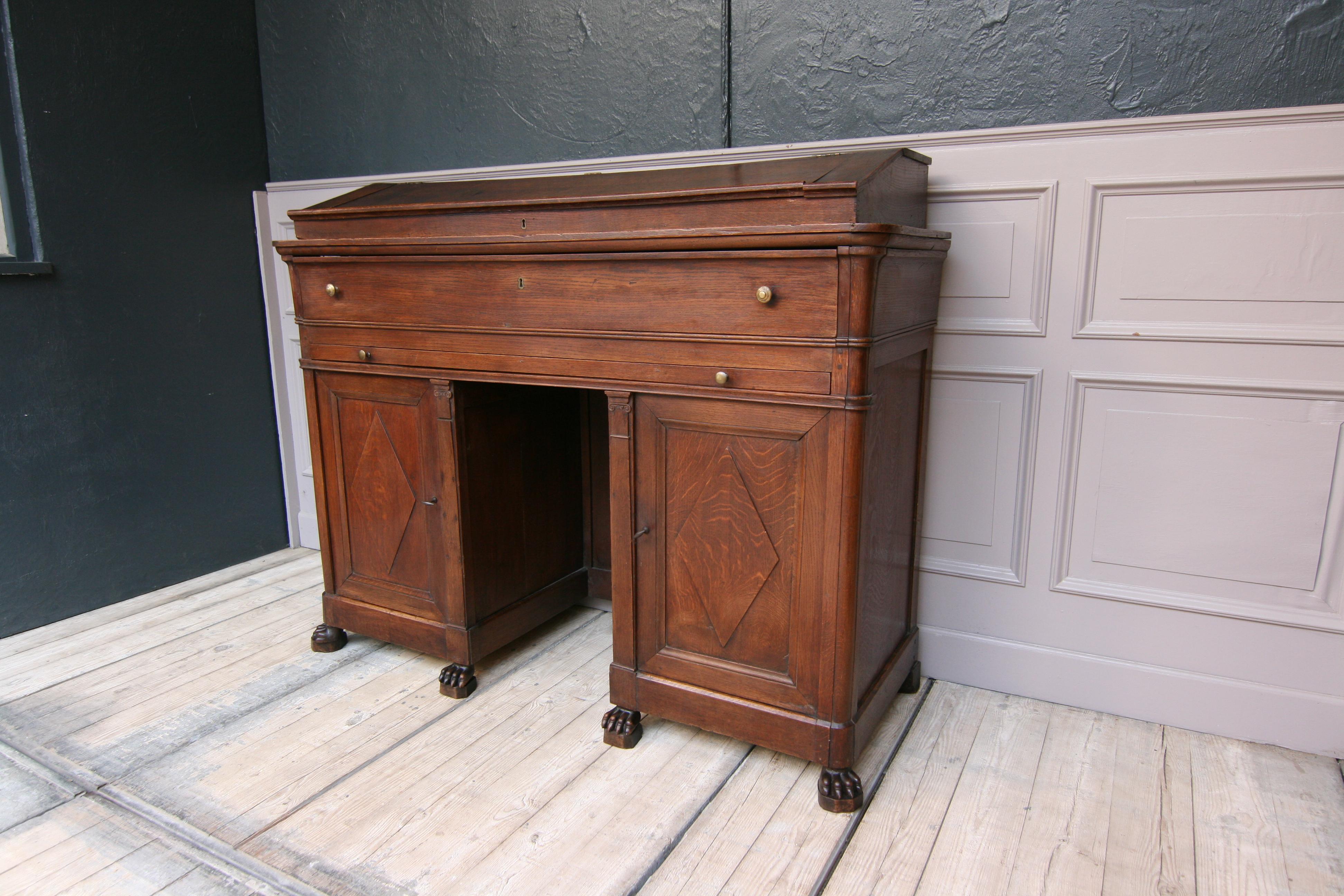 19th Century Belgian Notary Desk Made of Oak For Sale 2