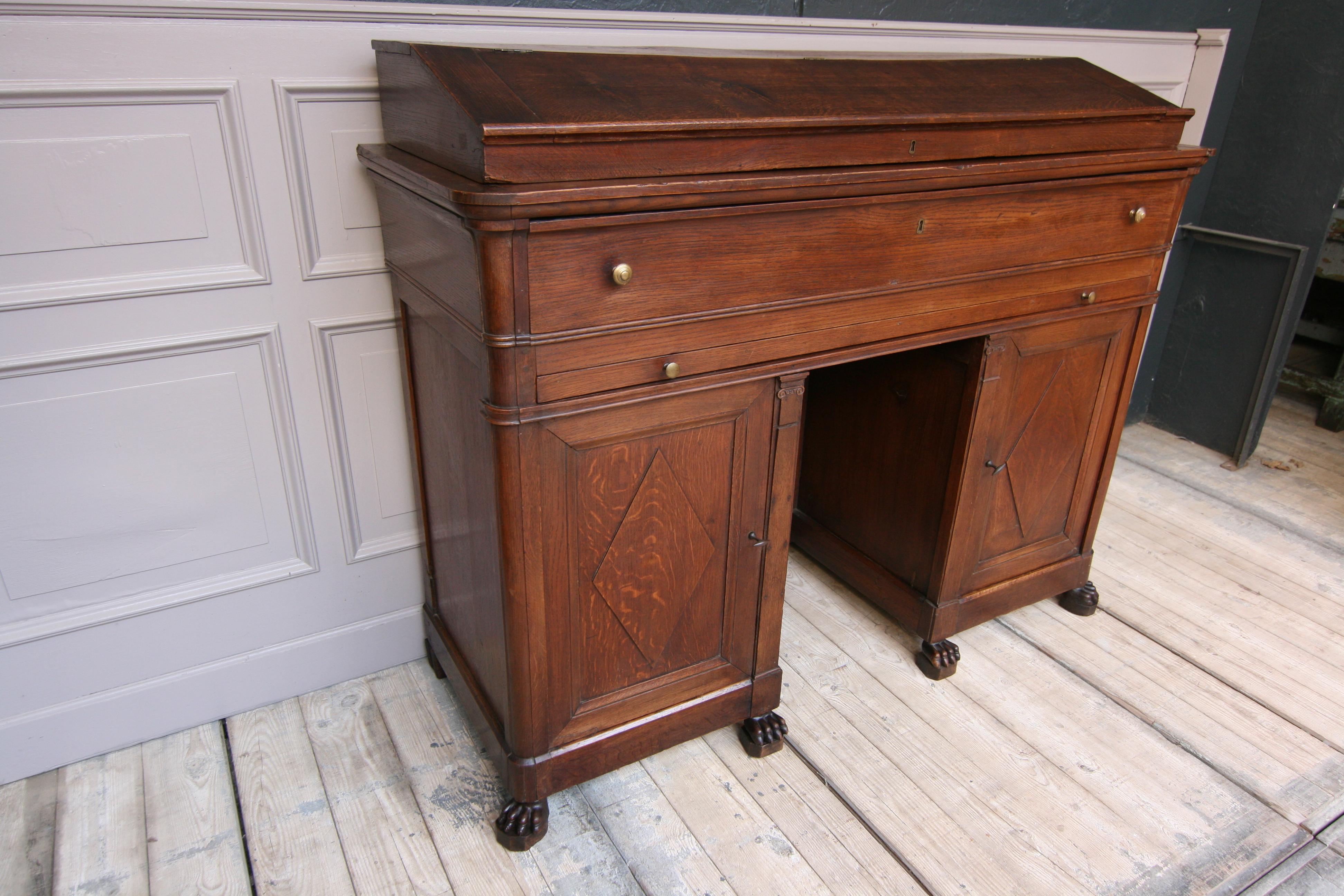 19th Century Belgian Notary Desk Made of Oak For Sale 3