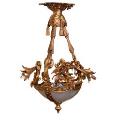Lampadario a nove luci in bronzo dorato e vetro smerigliato Belle Epoque del XIX secolo