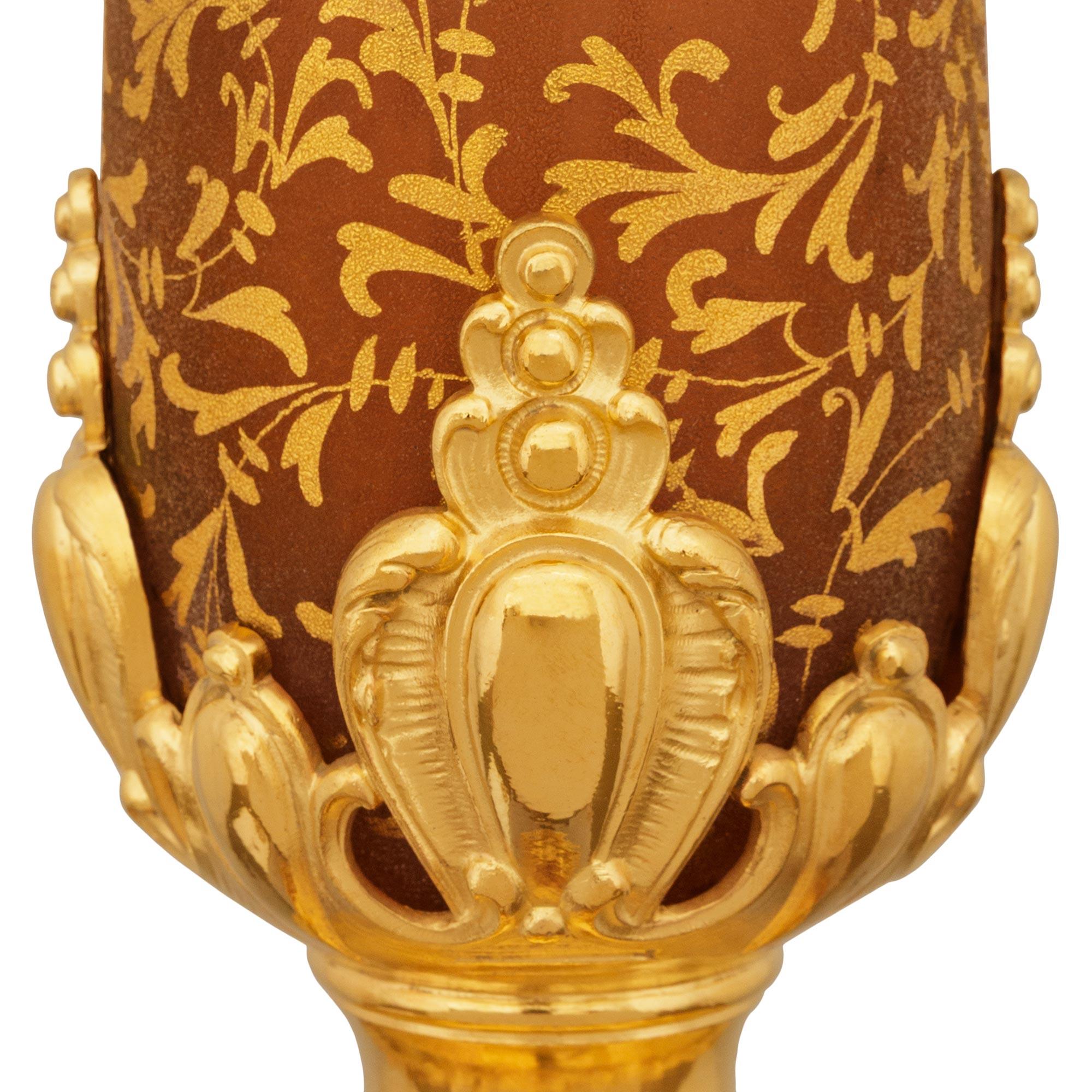 Lampada da terra in ormolu e vetro del XIX secolo, periodo Belle Epoque, Luigi XV/XVI sec. in vendita 1