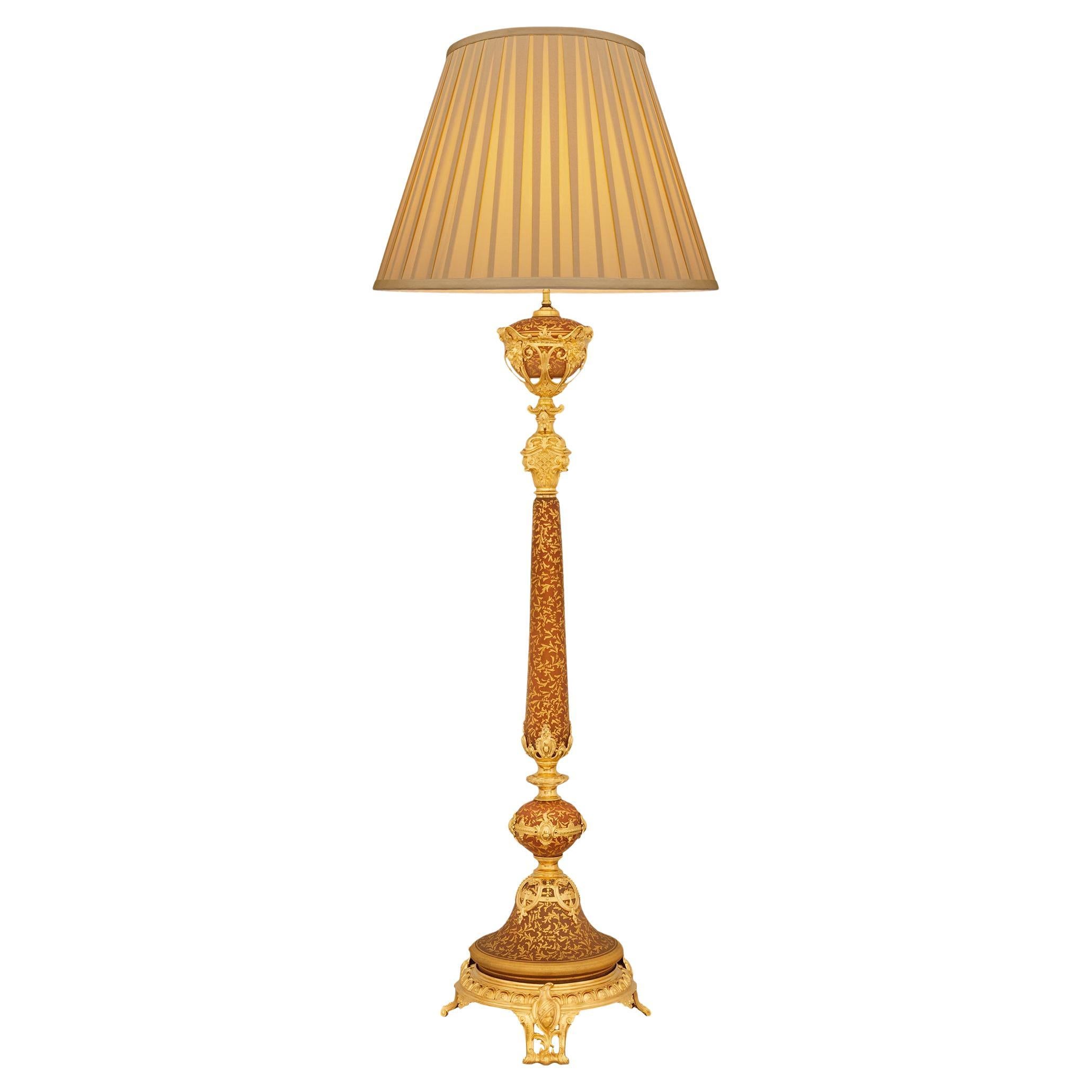 Lampada da terra in ormolu e vetro del XIX secolo, periodo Belle Epoque, Luigi XV/XVI sec. in vendita