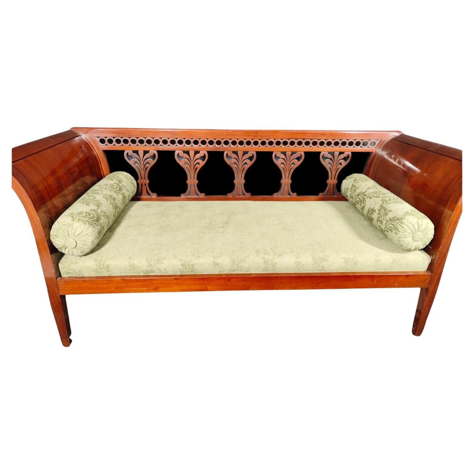 19TH CENTURY BENCH IN MAHOGANY PADDED WITH ANCIENT GREEN FABRIC 19TH CENTURY IN VERY GOOD CONDITION MEASUREMENTS: 172X75X65 CM SEAT HEIGHT 37 CM
good condition