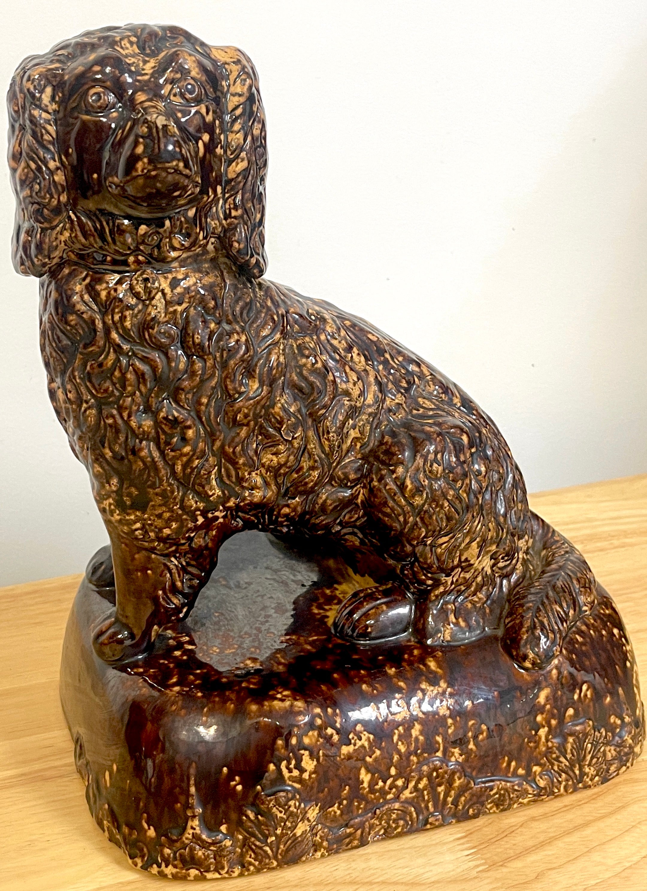 19th Century Bennington pottery seated spaniel with treacle glaze, circa 1860s.
From the Bennington factory in Vermont USA.
A text book example, in well cared for antique condition.
No repairs or damage observed. Unmarked.