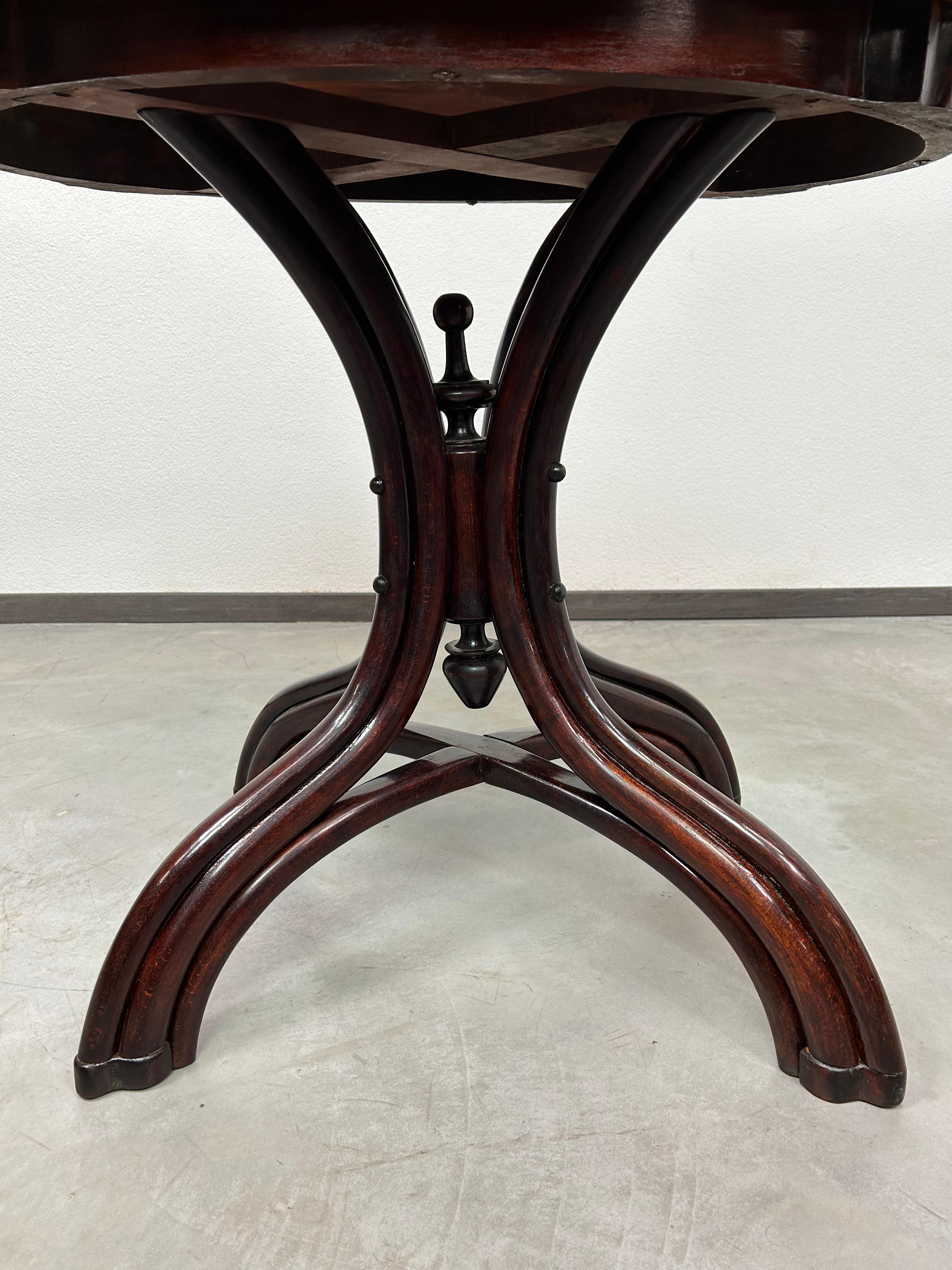 19th century bentwood Thonet table In Excellent Condition For Sale In Banská Štiavnica, SK