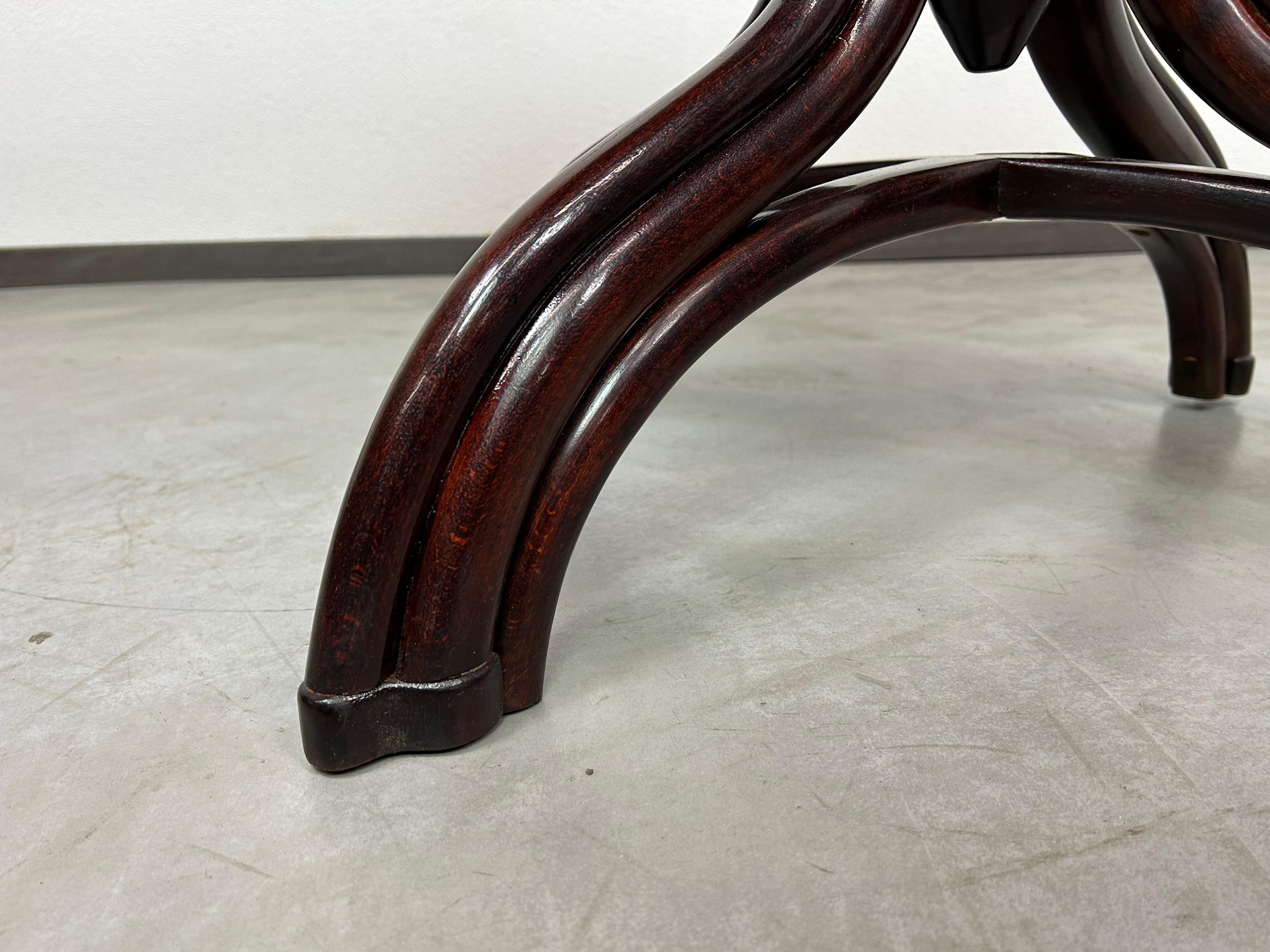 Hêtre Table Thonet en bois courbé du 19e siècle en vente