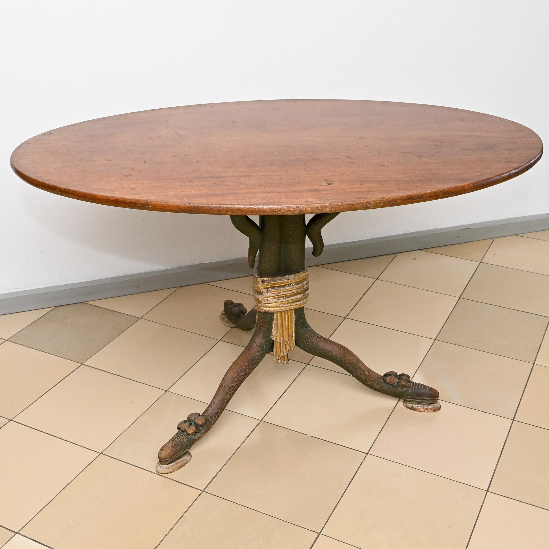 19th Century Berlin Oval Plate Table on Carved Foot Dining Table In Good Condition For Sale In Epfach, DE
