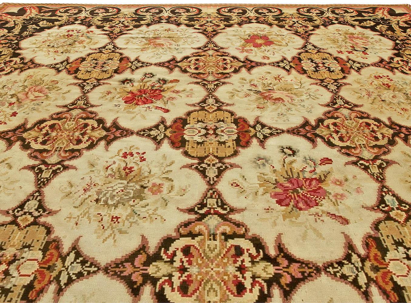 Authentic 19th century Bessarabian handmade rug
Size: 11'8
