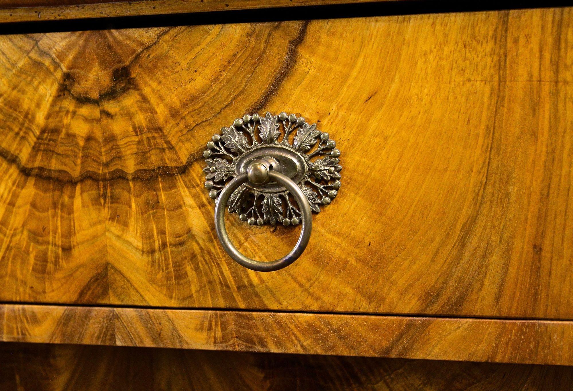 Lucidato 19th Century Biedemeier Nutwood Commode/ Trumeau , Austria circa 1825 in vendita