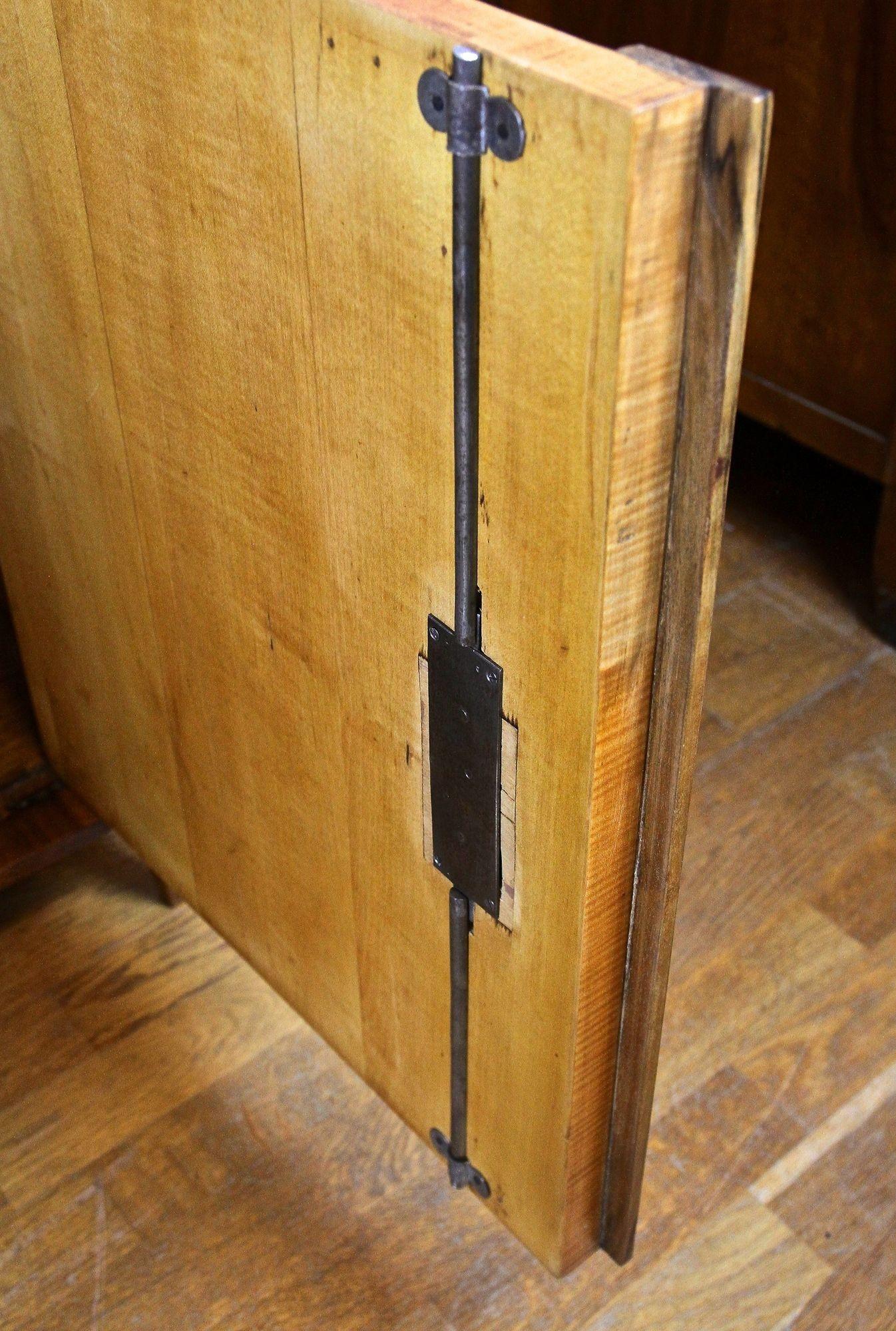 Ottone 19th Century Biedemeier Nutwood Commode/ Trumeau , Austria circa 1825 in vendita