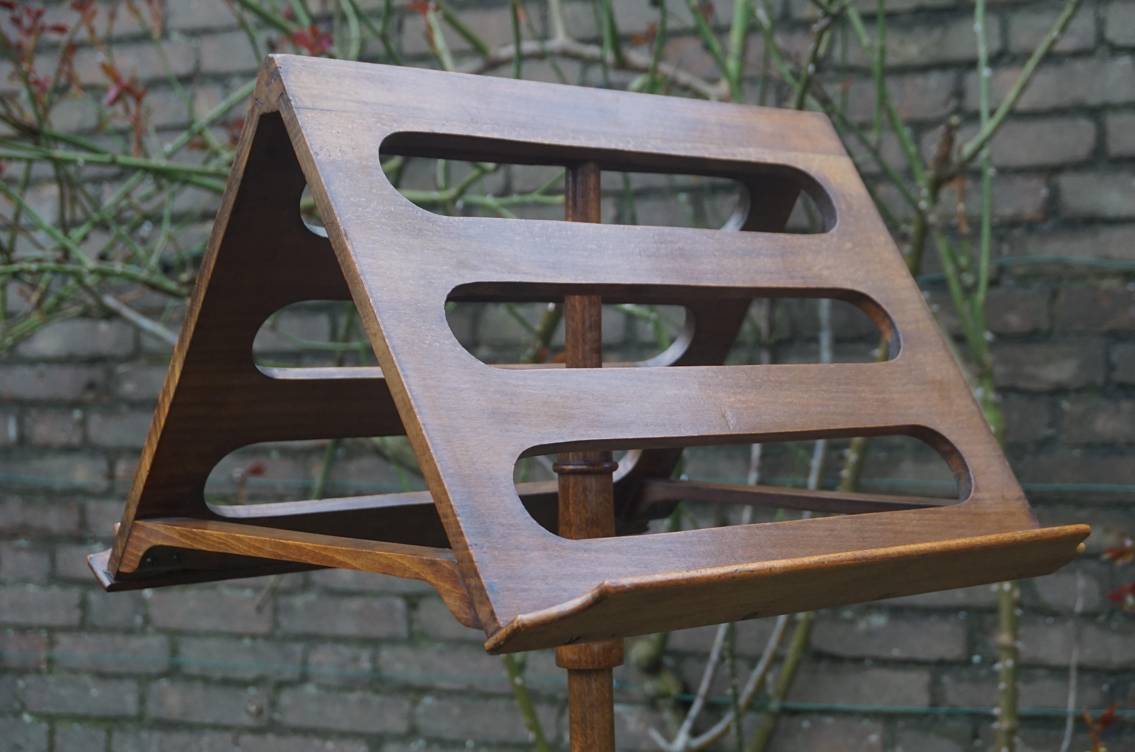 wooden music stand