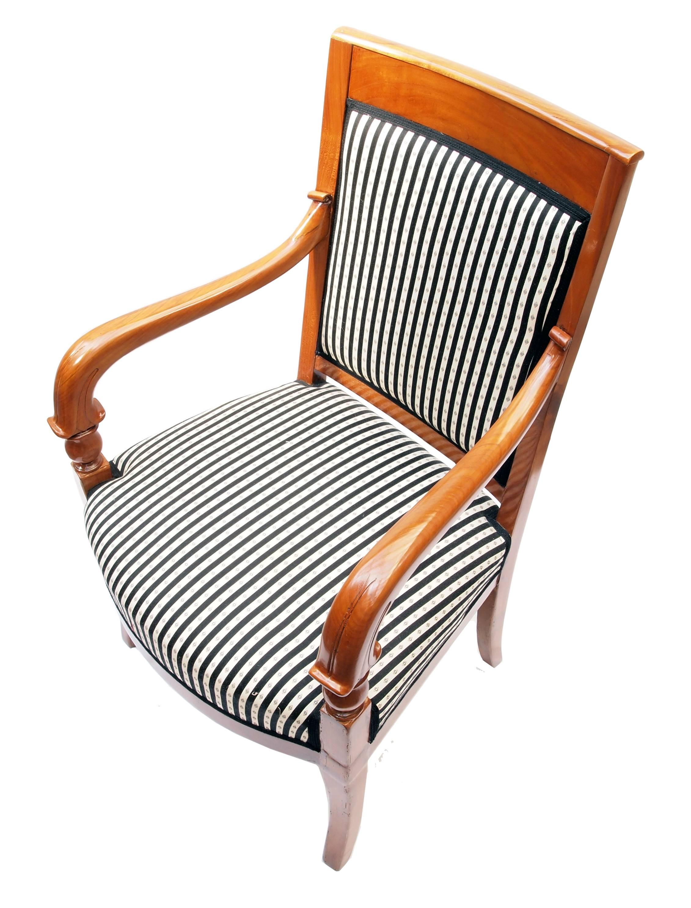 Sillón Biedermeier Siglo XIX Cerezo Macizo Alemán en venta