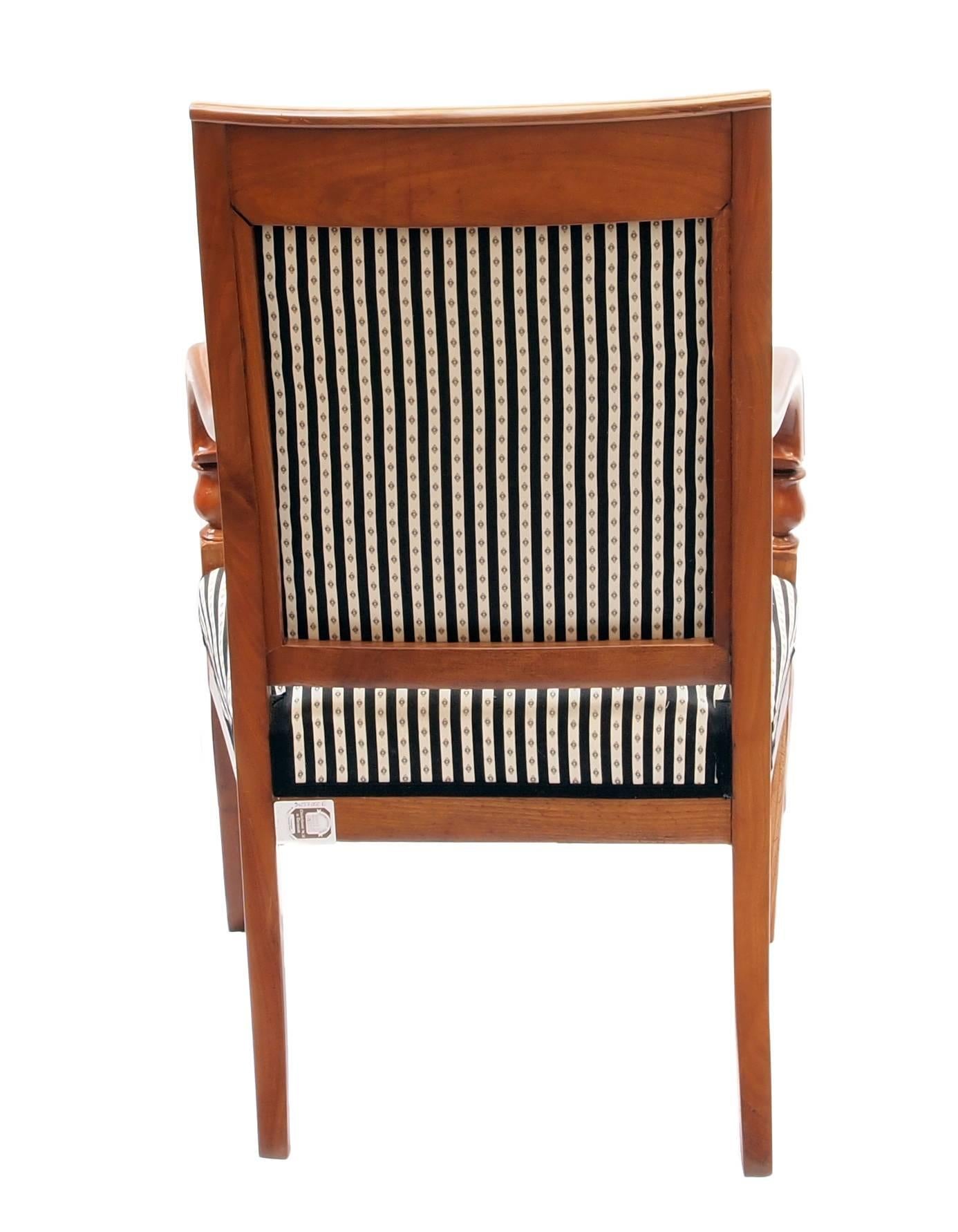 Biedermeier-Sessel aus massivem Kirschbaumholz, 19. Jahrhundert (Poliert) im Angebot