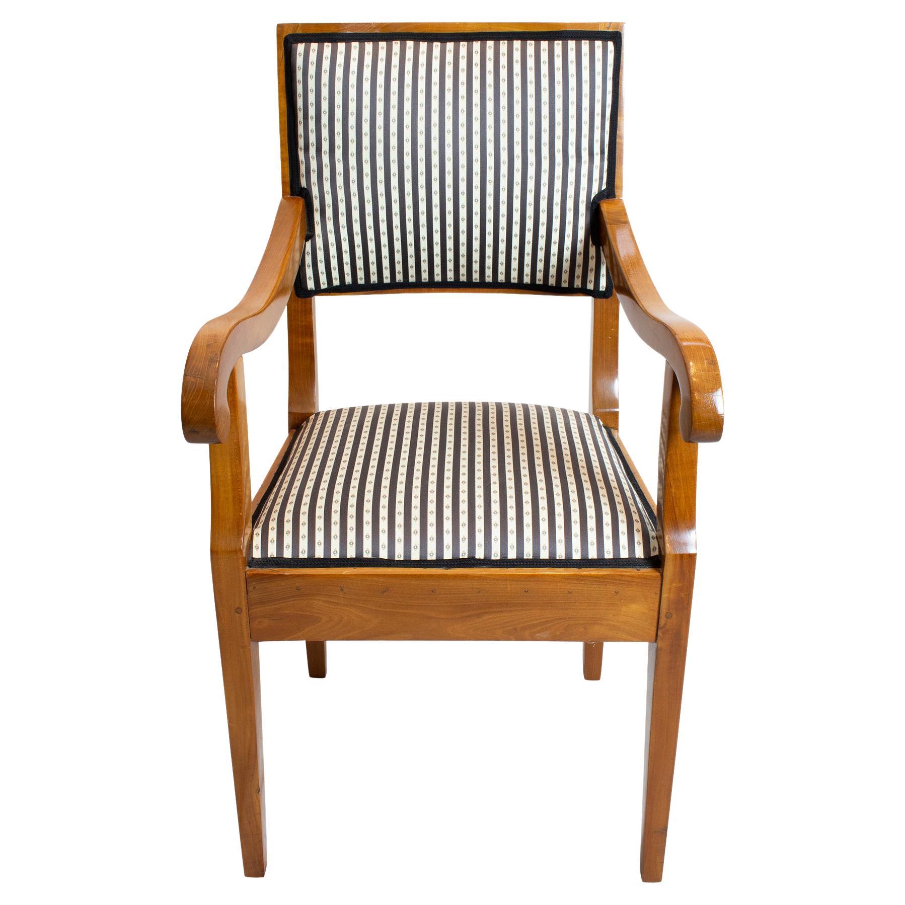 Fauteuil Biedermeier du 19ème siècle en merisier massif