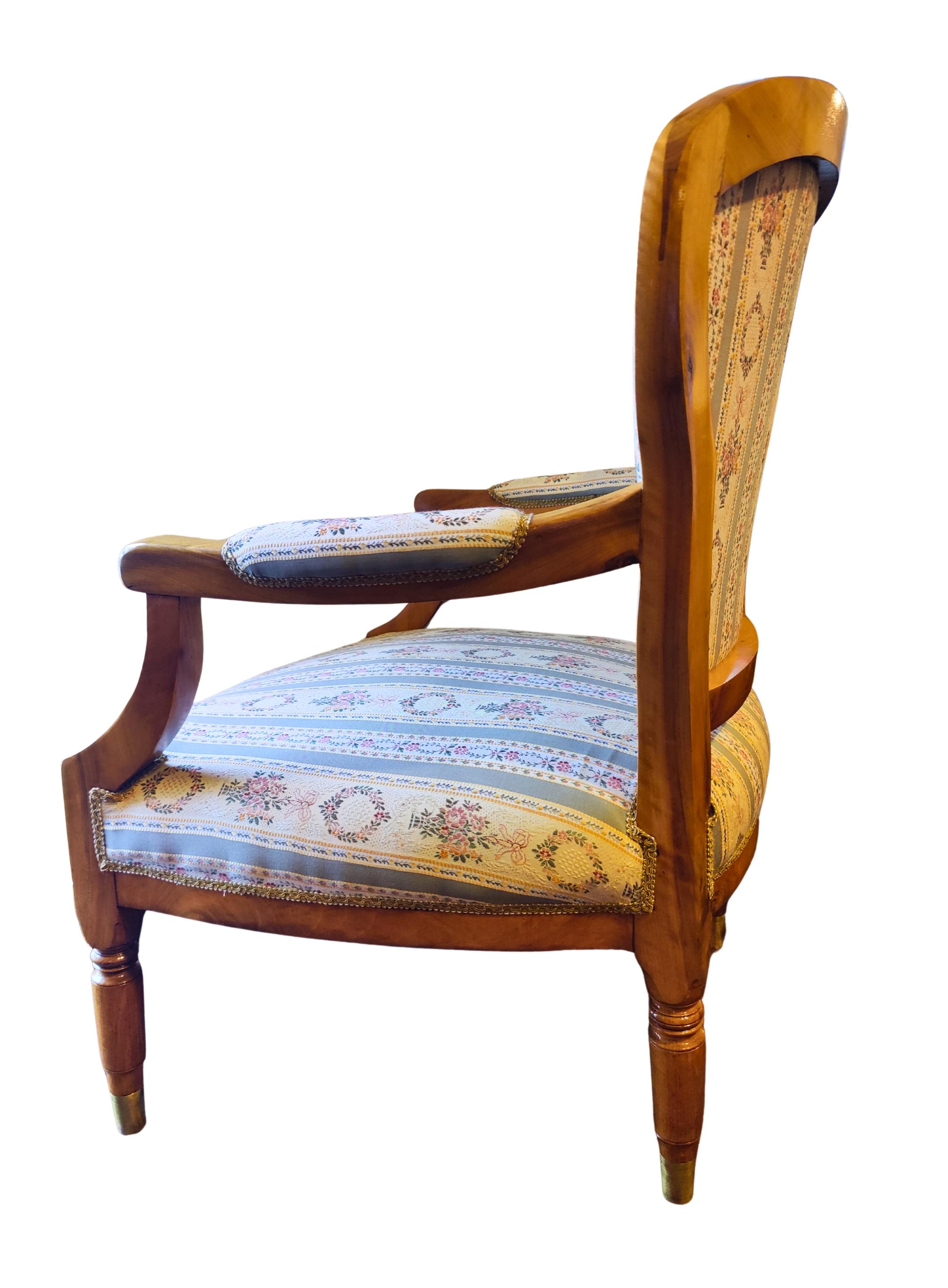 Sillón Biedermeier Siglo XIX Madera Maciza de Nogal Pulido en venta