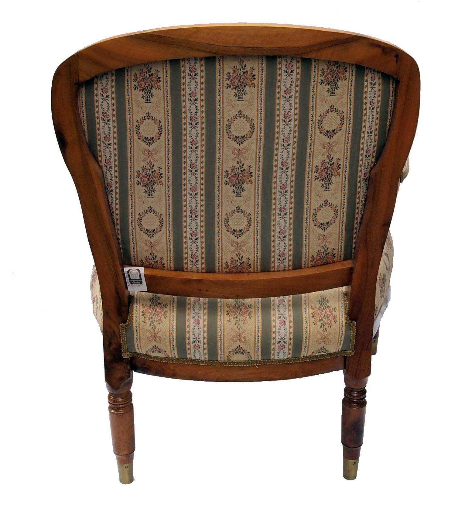 Biedermeier-Sessel aus massivem Nussbaumholz, 19. Jahrhundert (Poliert) im Angebot