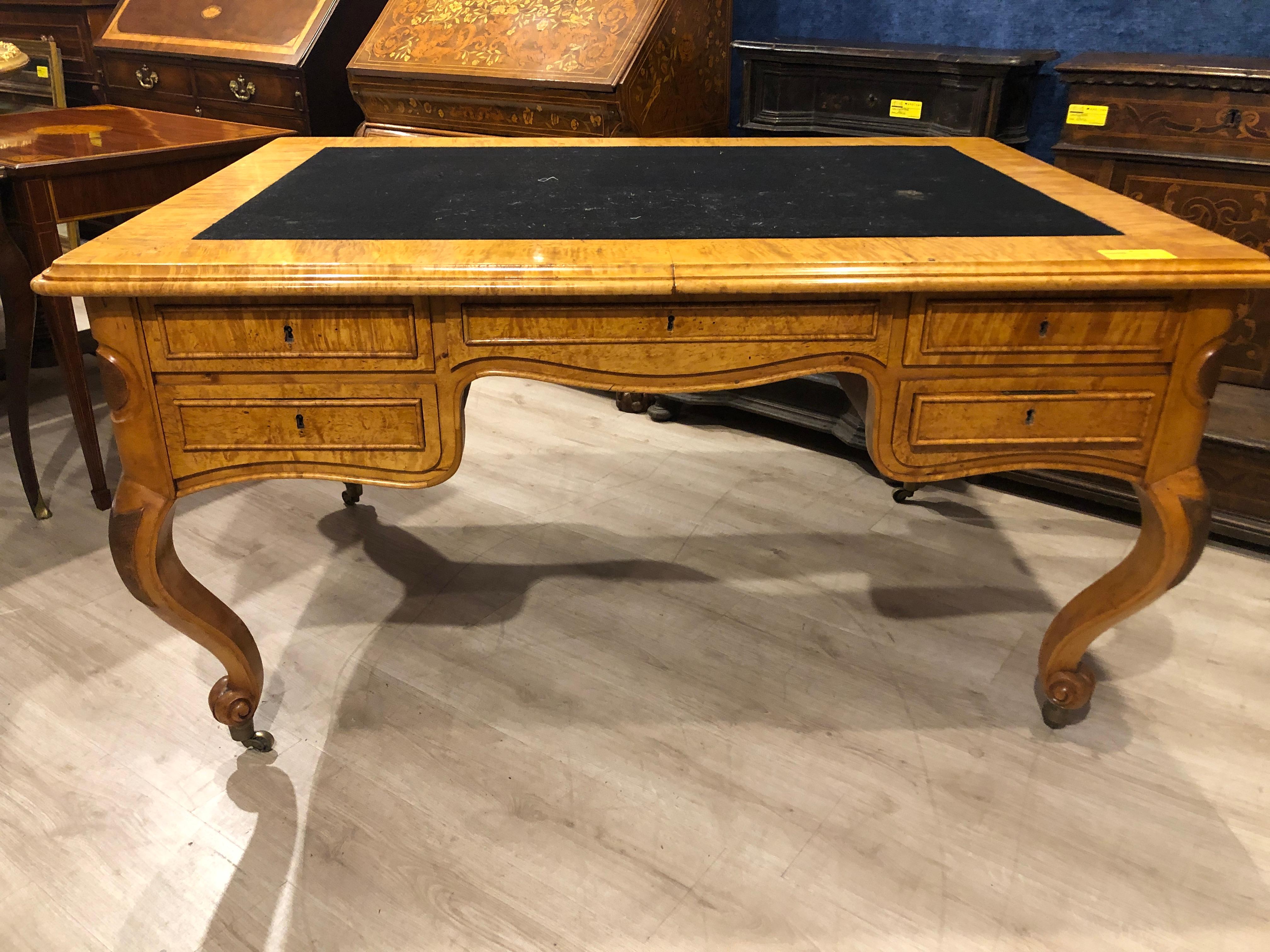 Biedermeier desk, Swedish, in Biedermeier style, circa 1860. Partner desk, 5 drawers on both sides, in birch wood and birch briar. An important desk, with this warm and sunny color, can be easily inserted both in a modern and in a Classic decor. In