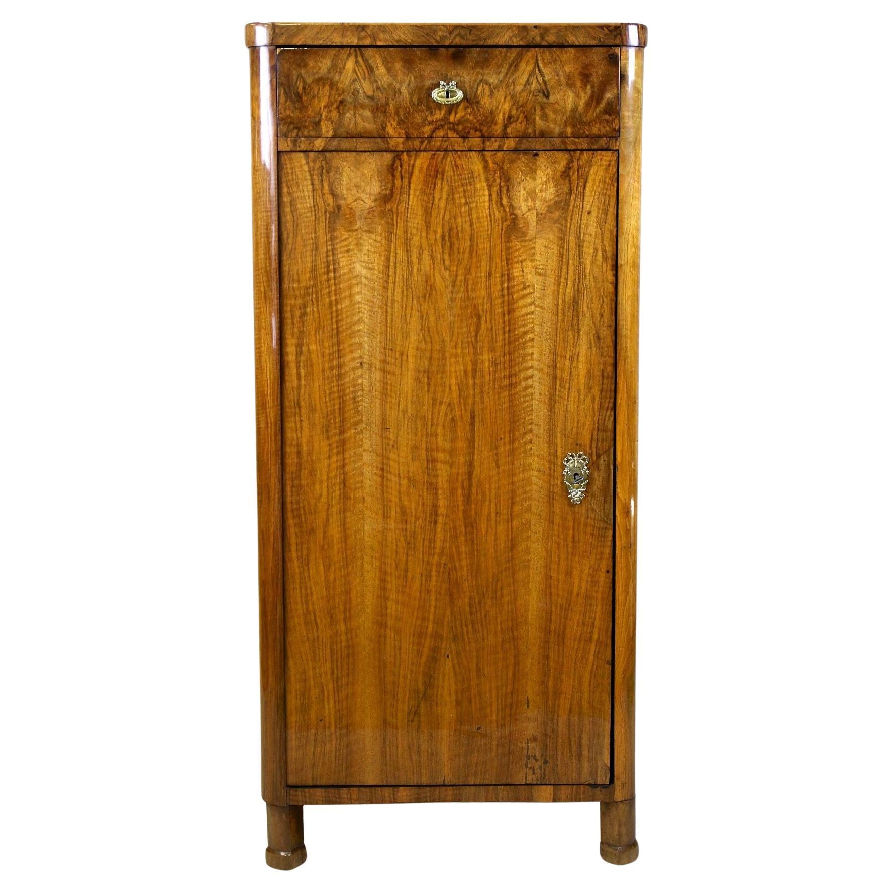Armario Biedermeier con cajón del siglo XIX, madera de nogal, Austria circa 1850 en venta