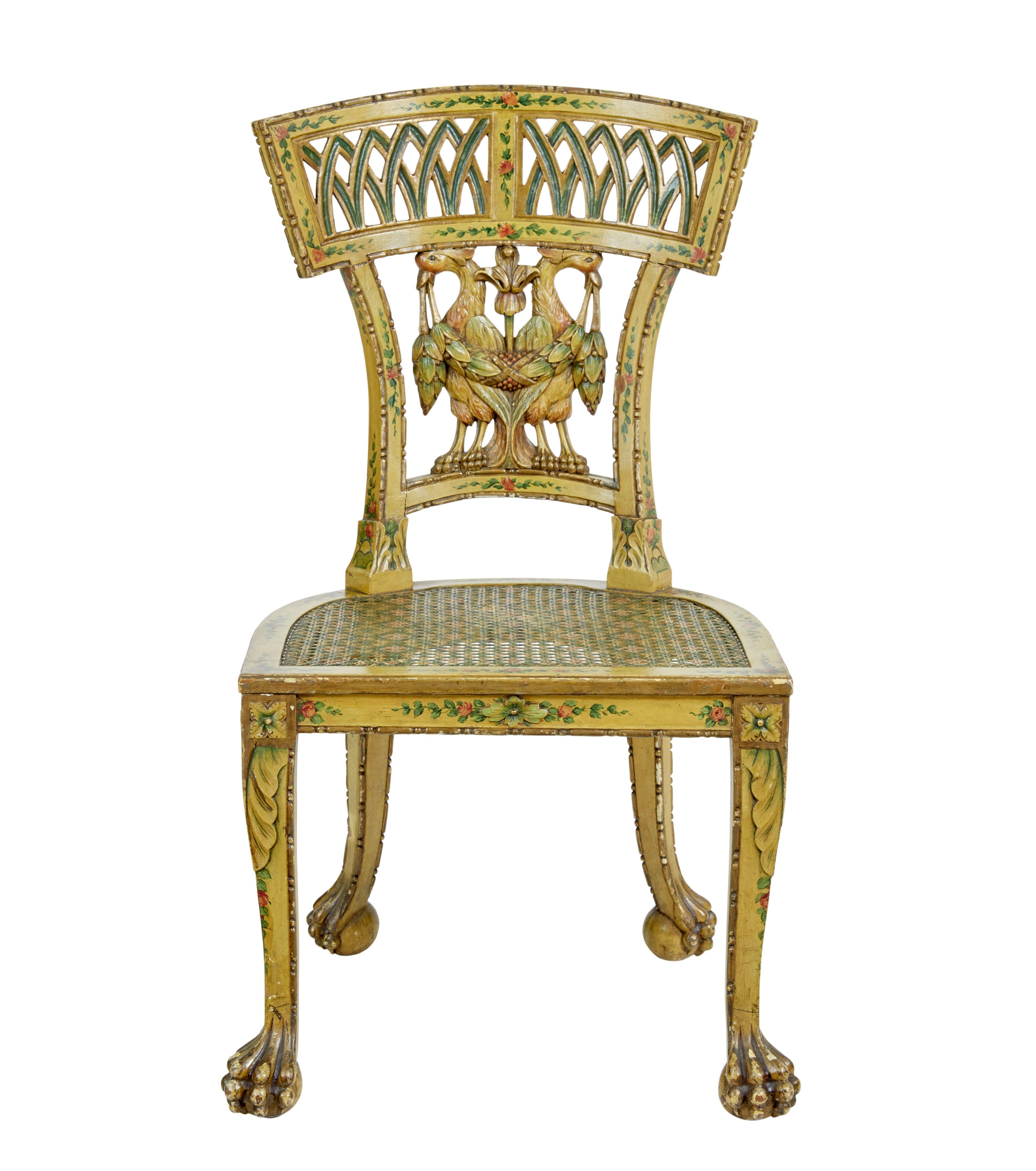 Geschnitzter und bemalter Biedermeier-Stuhl des 19. Jahrhunderts, um 1800.

Ein schönes Beispiel für ein frühes österreichisches Biedermeiermöbel. Geformte Rückenlehne mit durchbrochener Verzierung, Hauptmerkmal ist das germanische Wappen in der