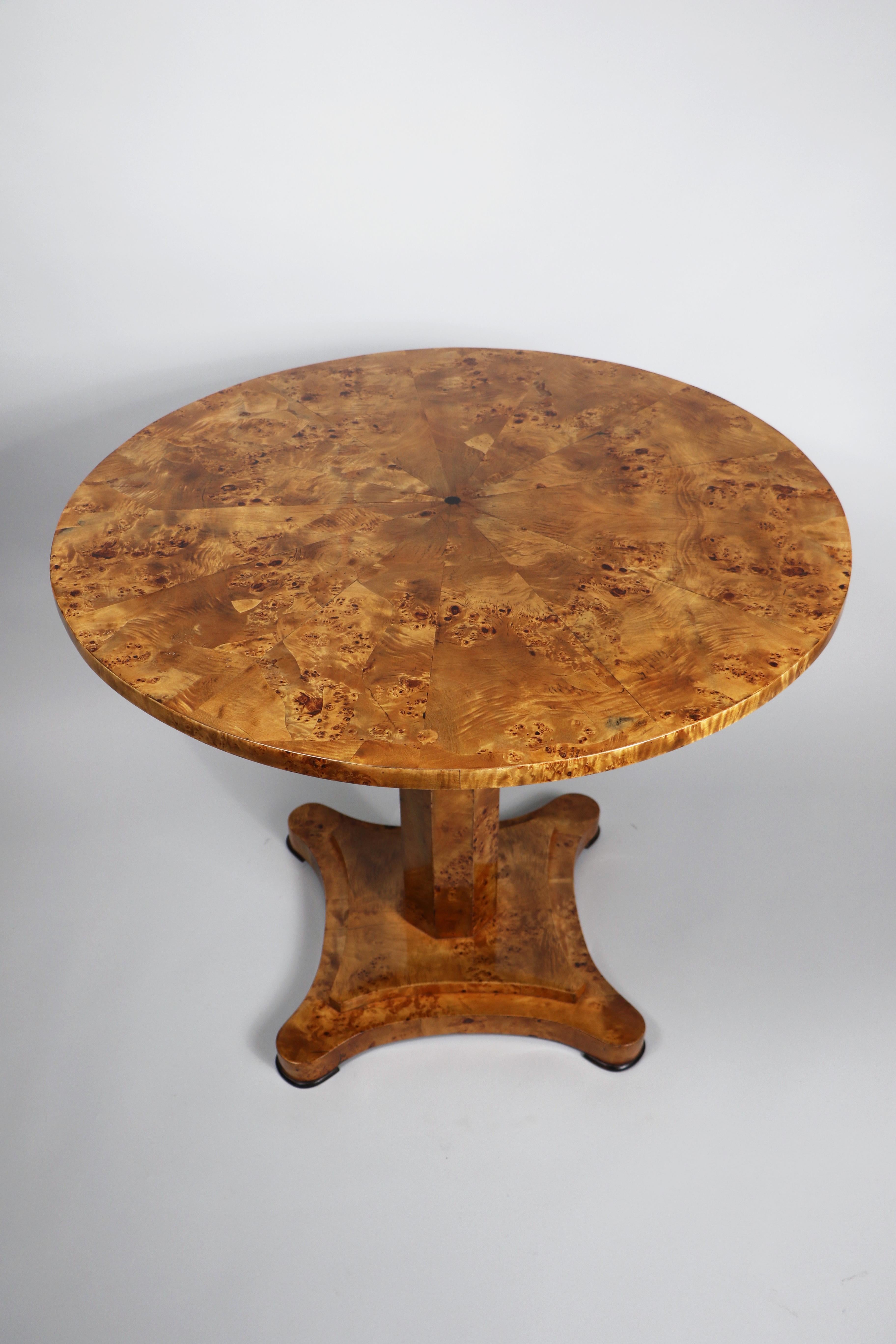 19th Century Biedermeier Pedestal Table. Austria, c. 1830. For Sale 1