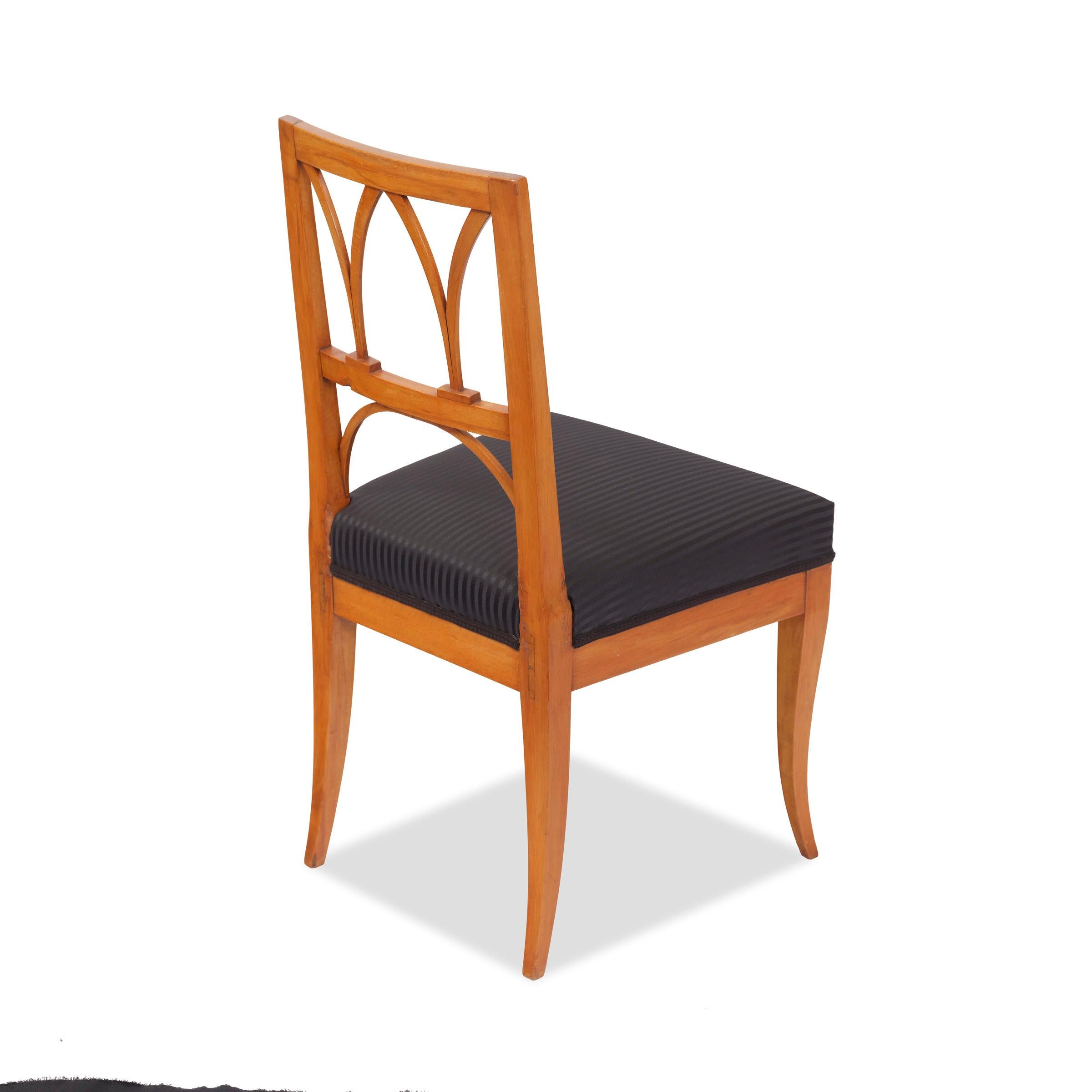 Inizio XIX secolo Sedia Biedermeier del XIX secolo in ciliegio del 1820 circa in vendita