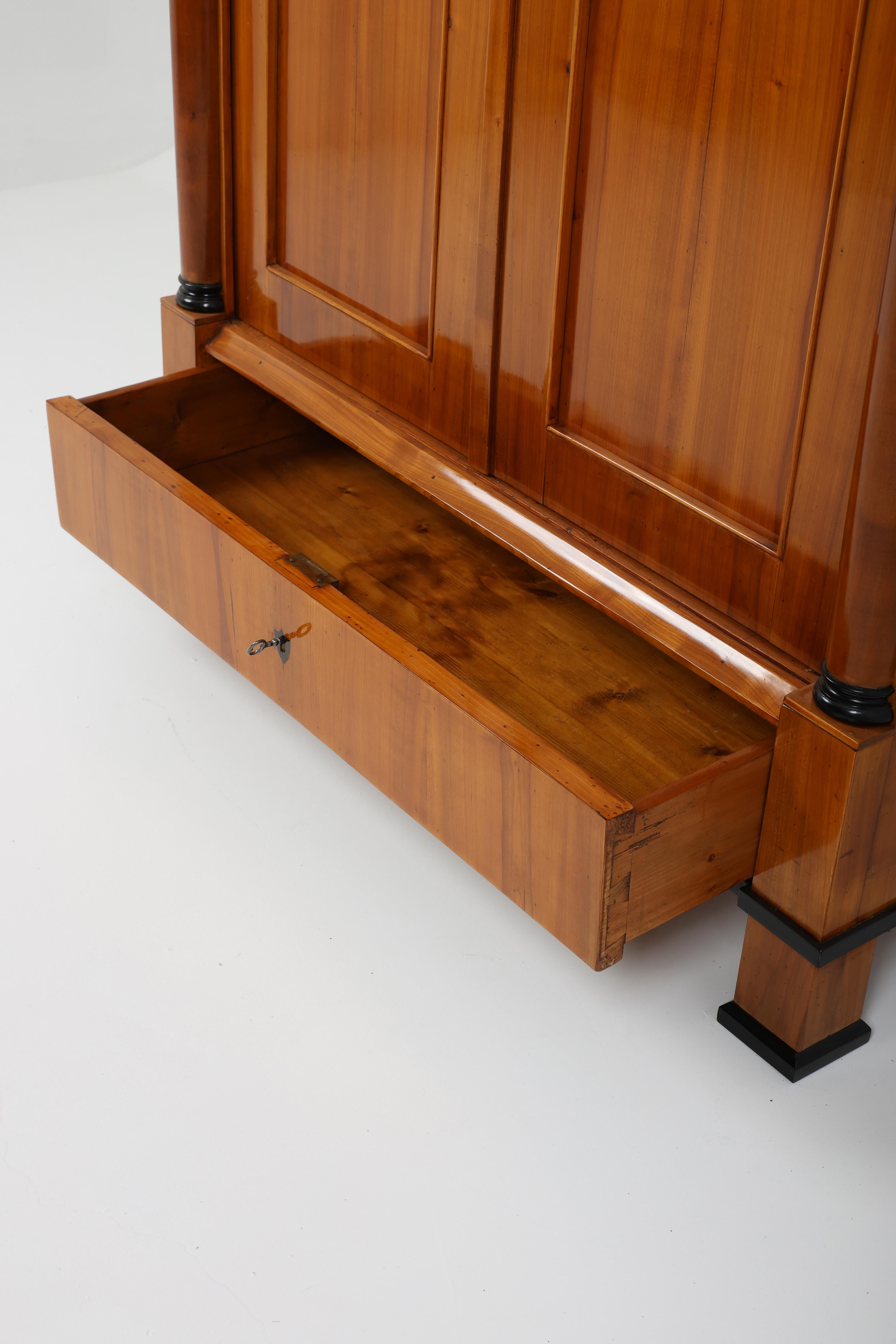 19th Century Biedermeier Cherry wood Wardrobe In Good Condition For Sale In Stahnsdorf, DE