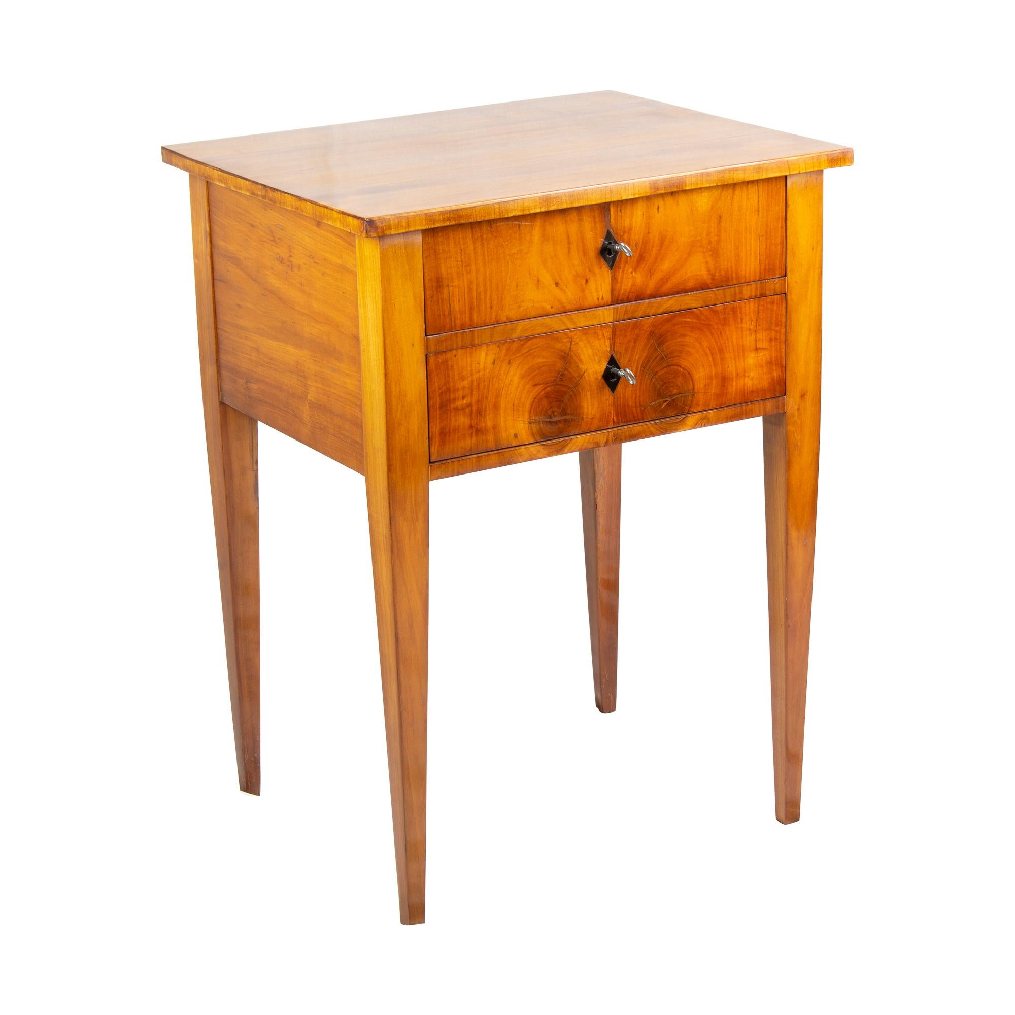 19th Century Biedermeier Cherrywood 2-Drawer Side Table 8