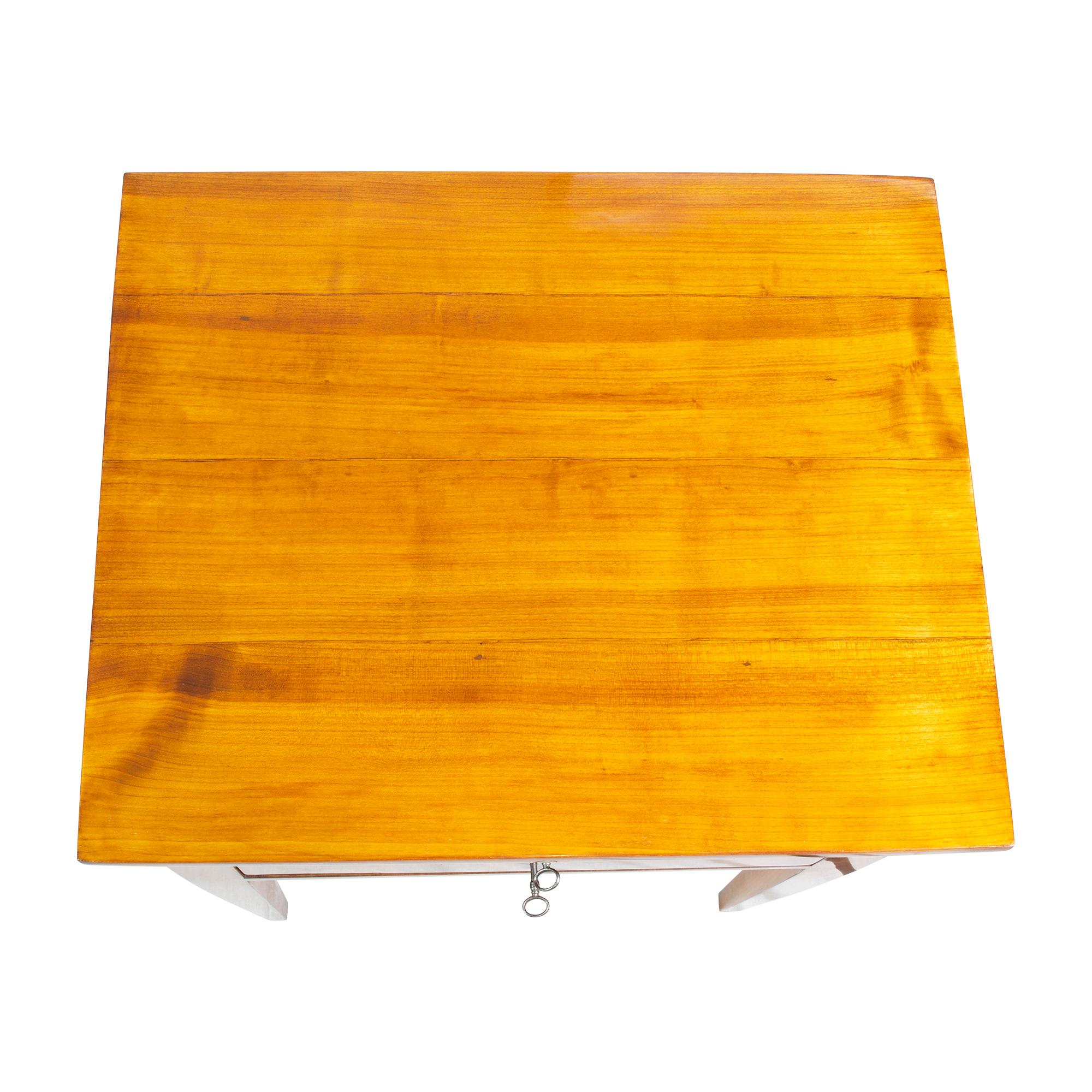 19th Century Biedermeier Cherrywood 2-Drawer Side Table 3