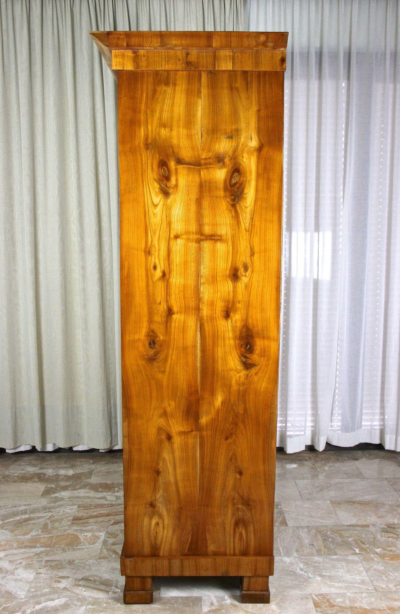 Ottone Mobile in ciliegio Biedermeier del XIX secolo, Austria circa 1825 in vendita