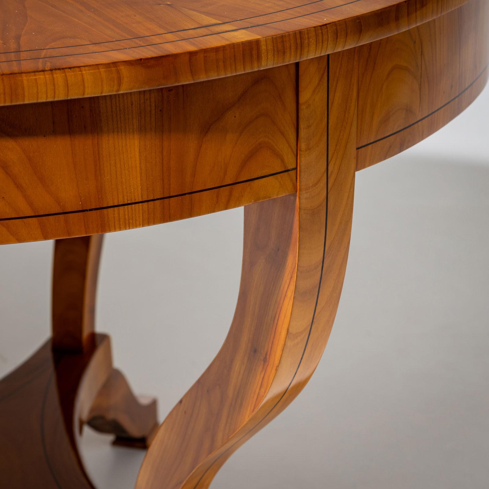 Biedermeier Kirschbaumholz-Mitteltisch aus dem 19. Jahrhundert, Deutschland im Angebot 3