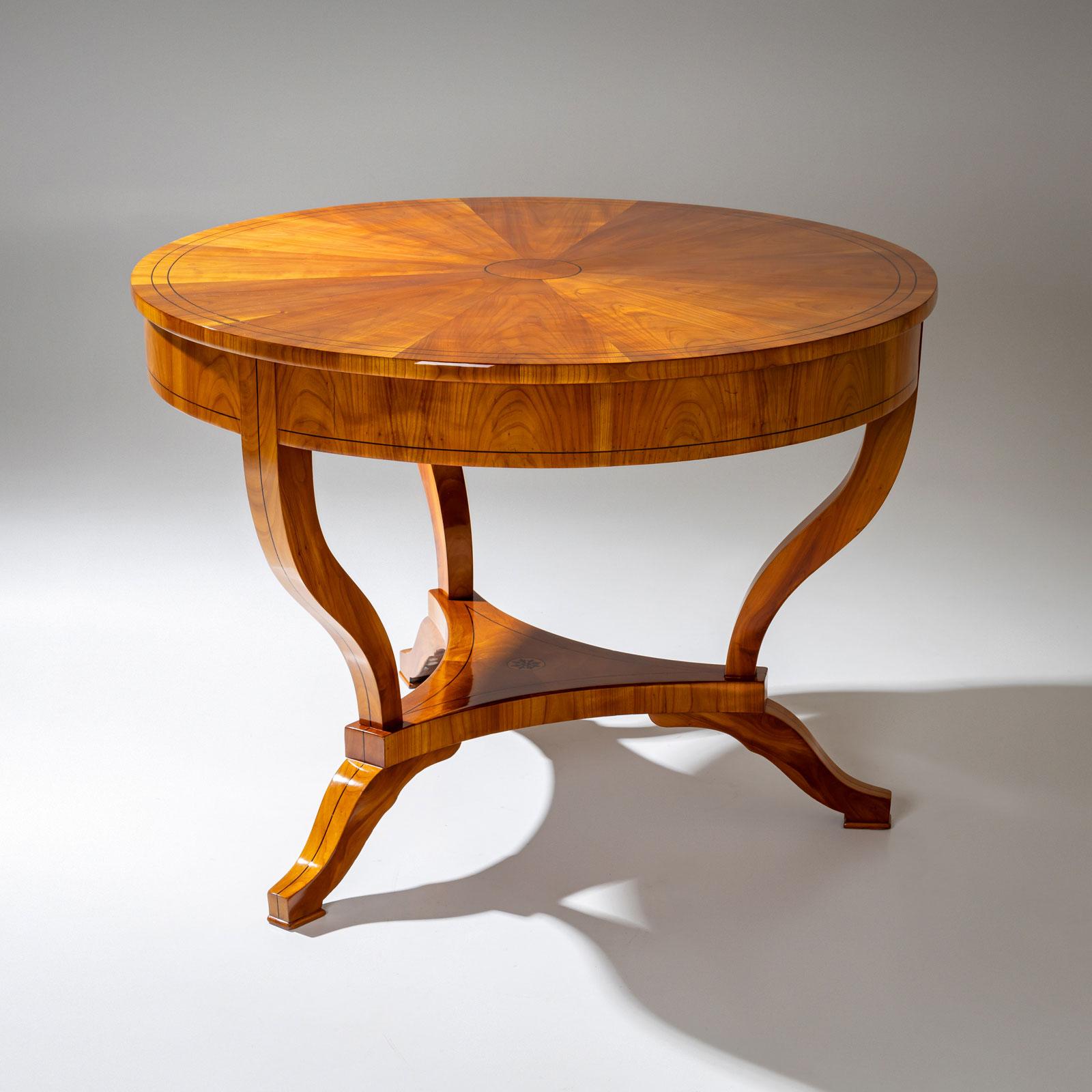 Biedermeier Kirschbaumholz-Mitteltisch aus dem 19. Jahrhundert, Deutschland im Angebot 4