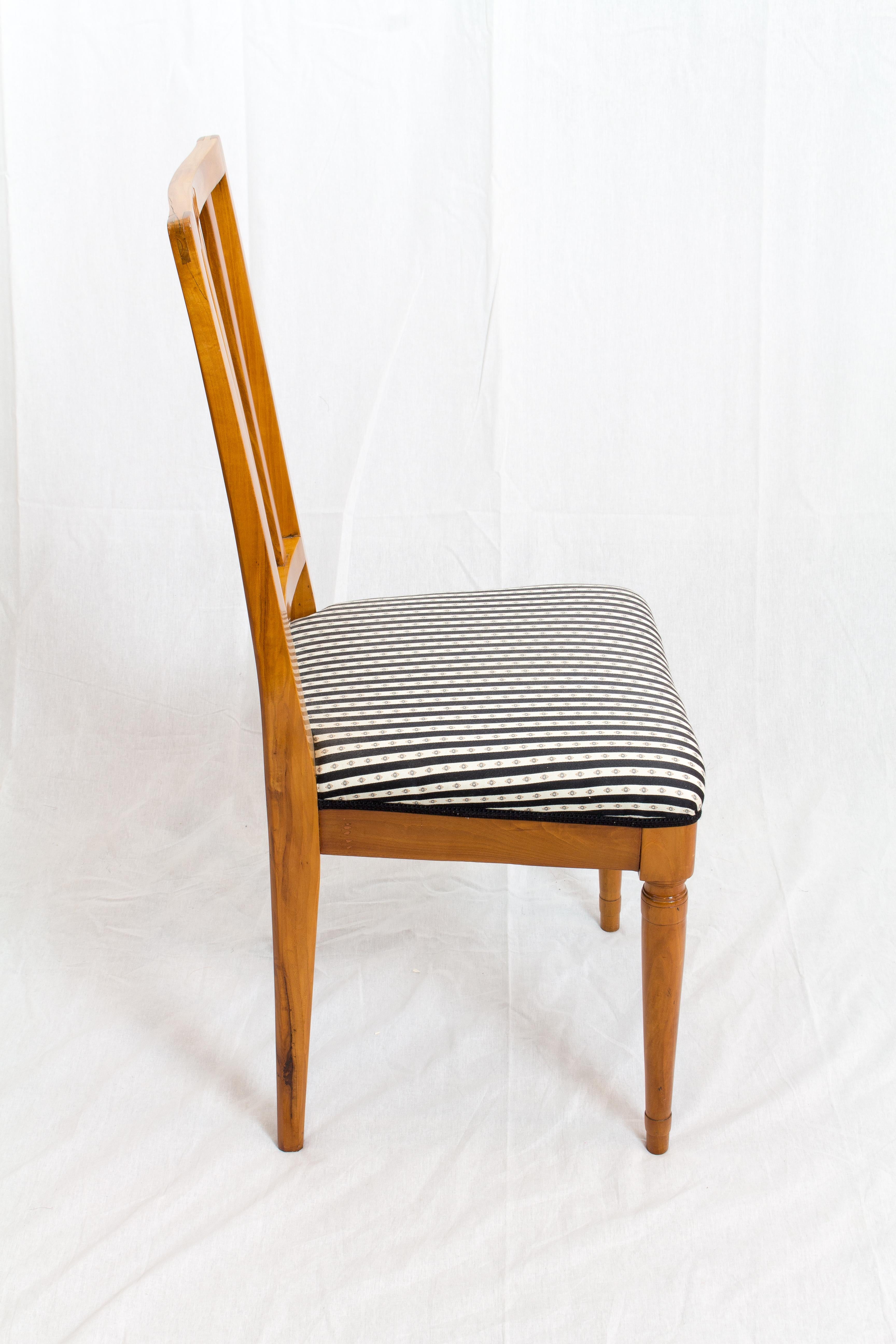 A chair from the time of the Biedermeier, circa 1830. The chair is made of solid cherrywood. The chair is newly upholstered.
In very good restored condition.